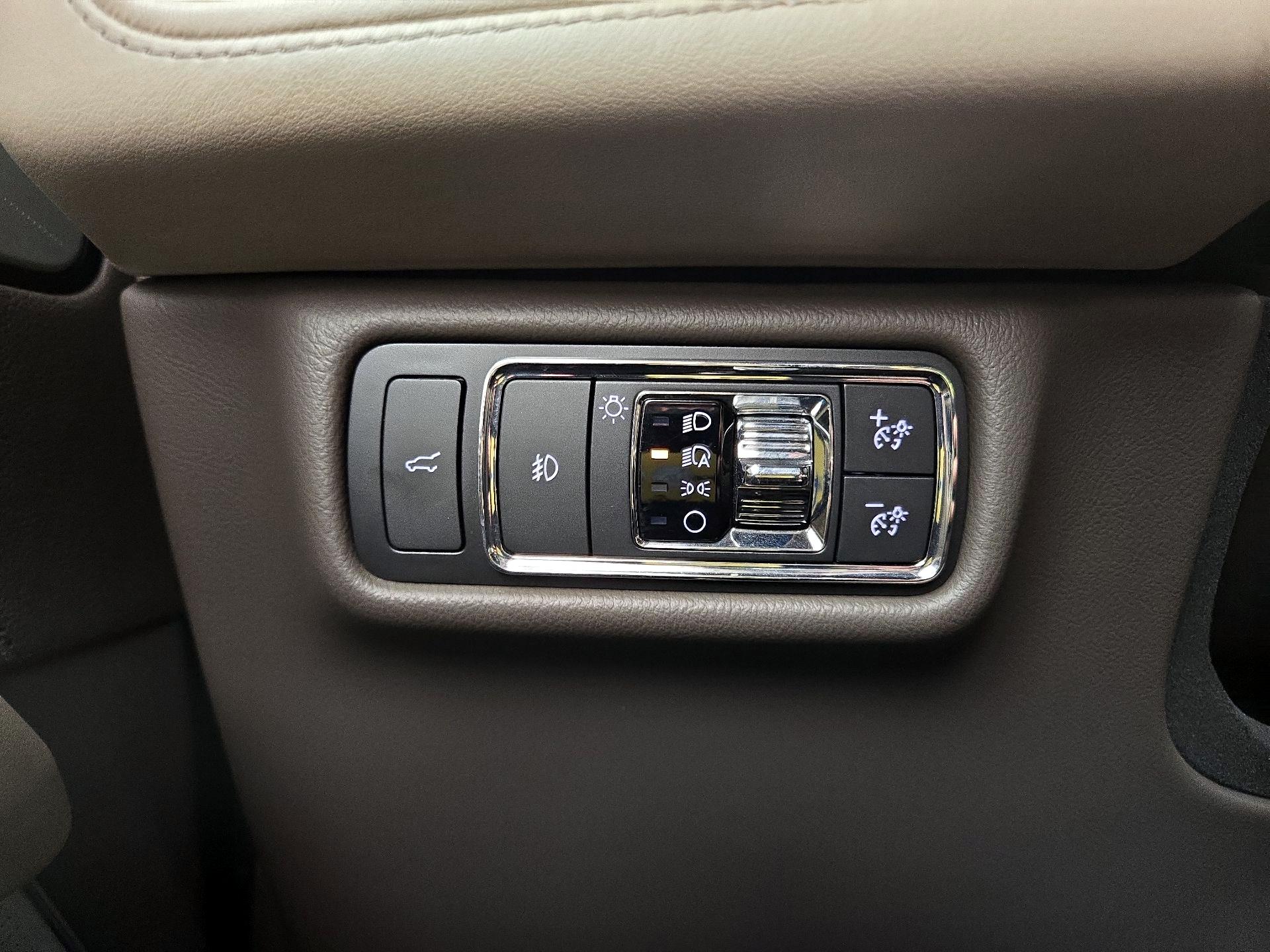 Thumbnail: 2020 Lincoln Aviator - 13