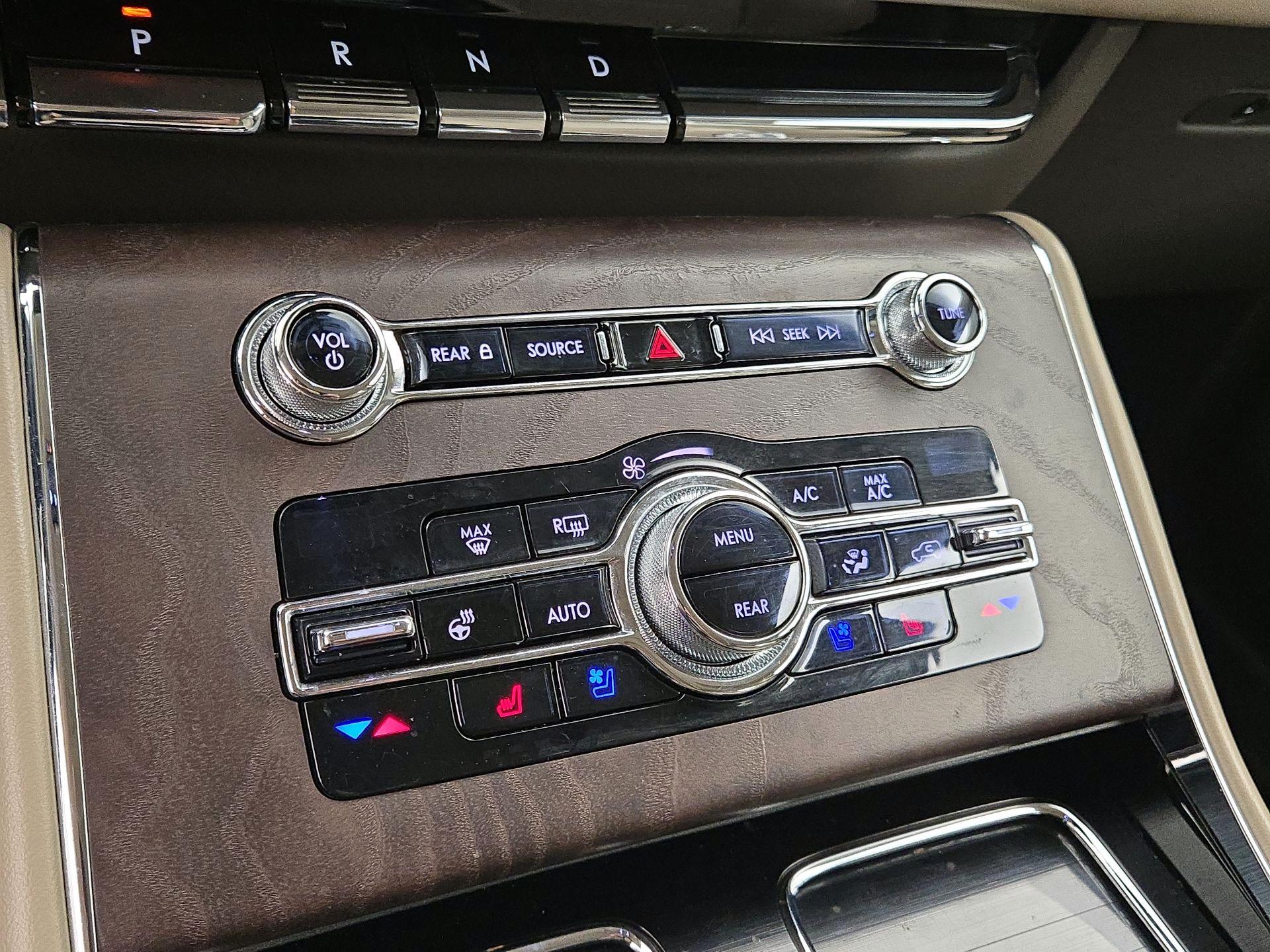 Thumbnail: 2020 Lincoln Aviator - 17