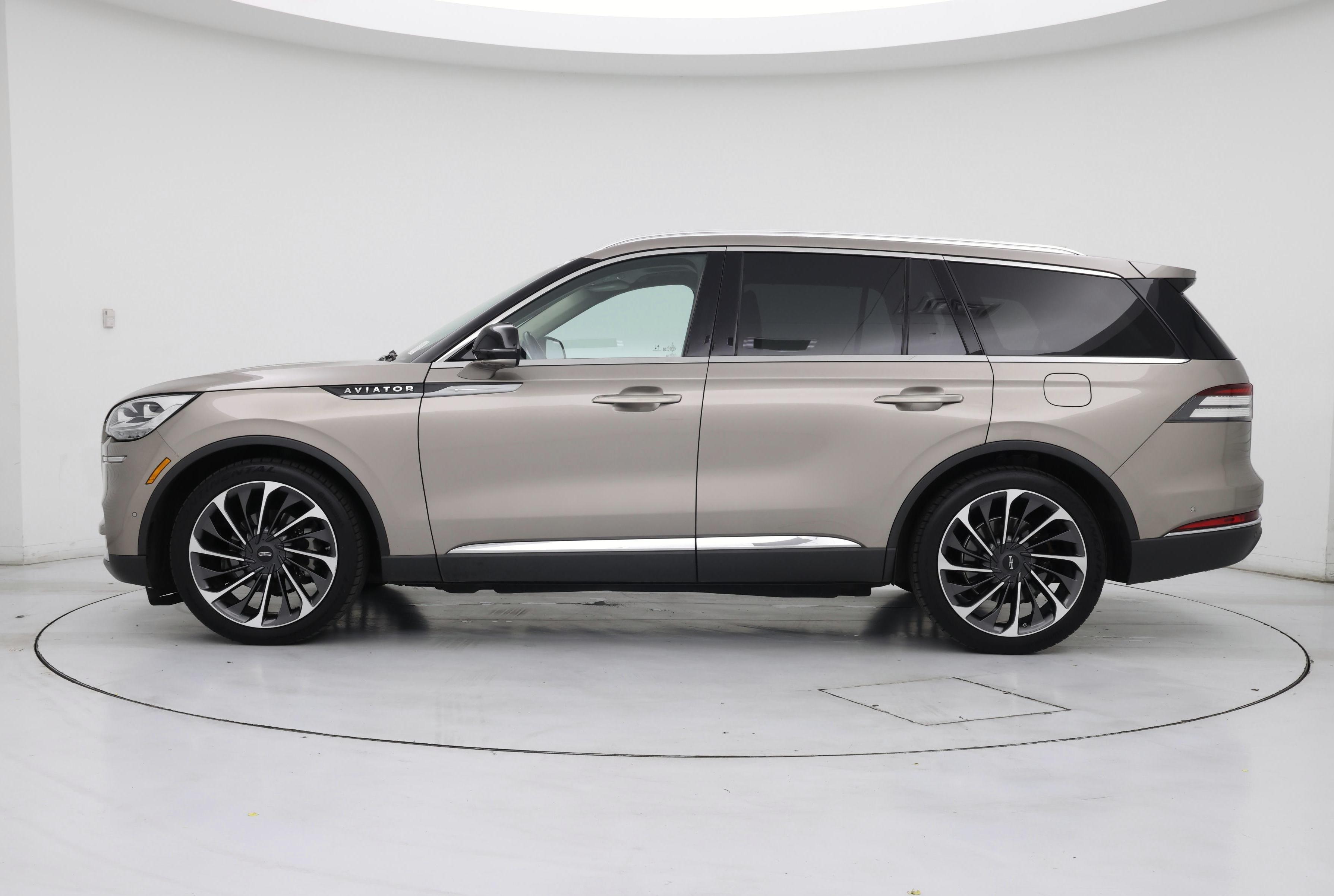Thumbnail: 2020 Lincoln Aviator - 3