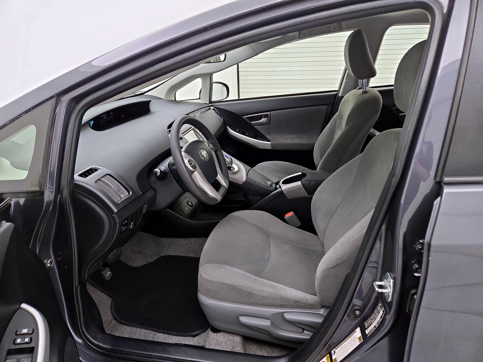 Thumbnail: 2015 Toyota Prius - 11