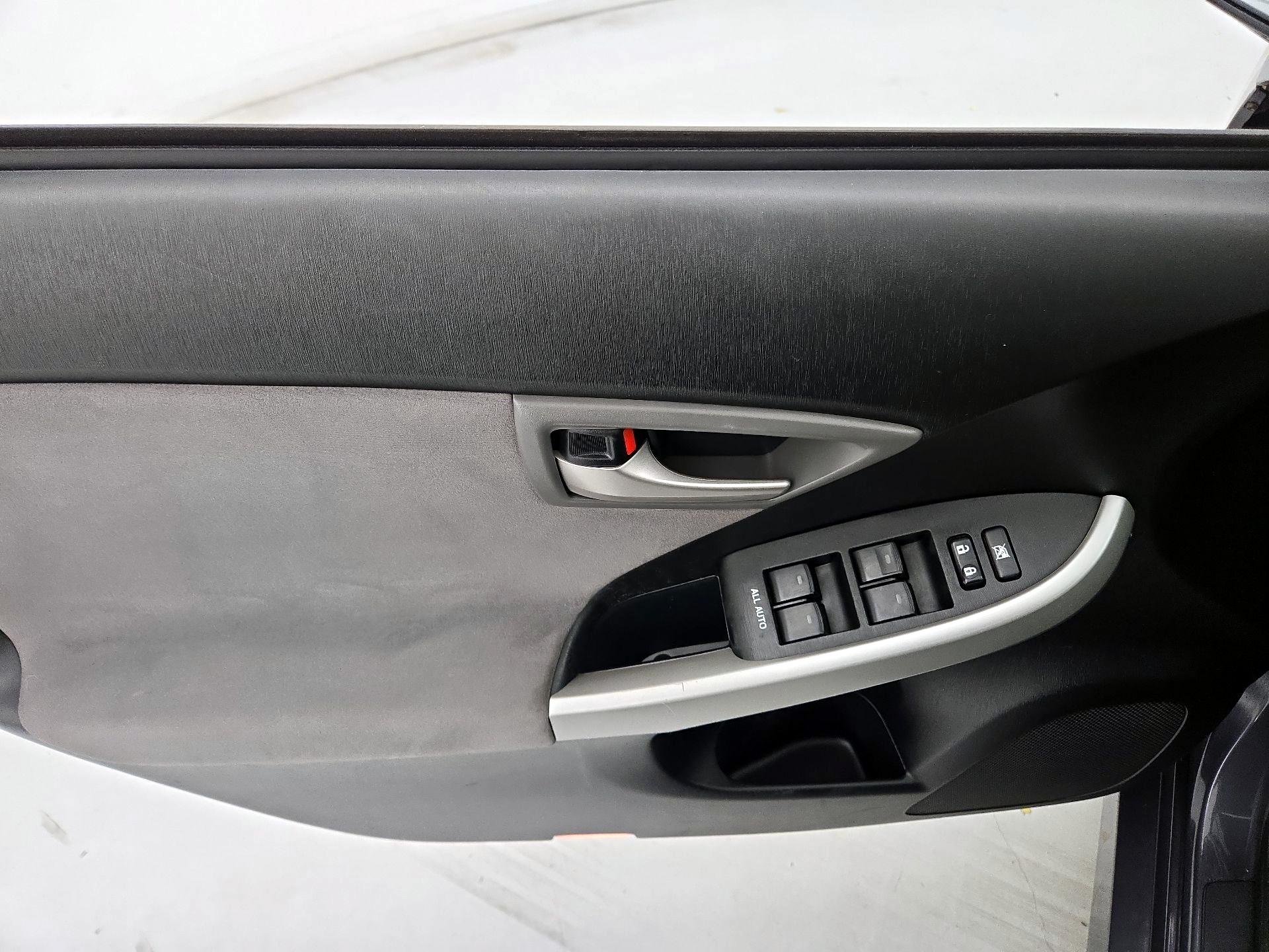 Thumbnail: 2015 Toyota Prius - 12