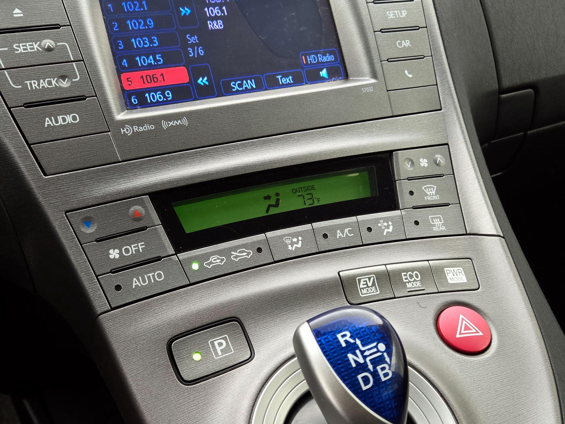 Thumbnail: 2015 Toyota Prius - 16