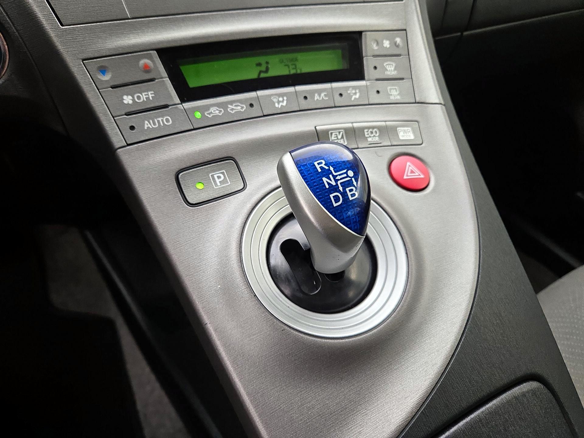 Thumbnail: 2015 Toyota Prius - 17