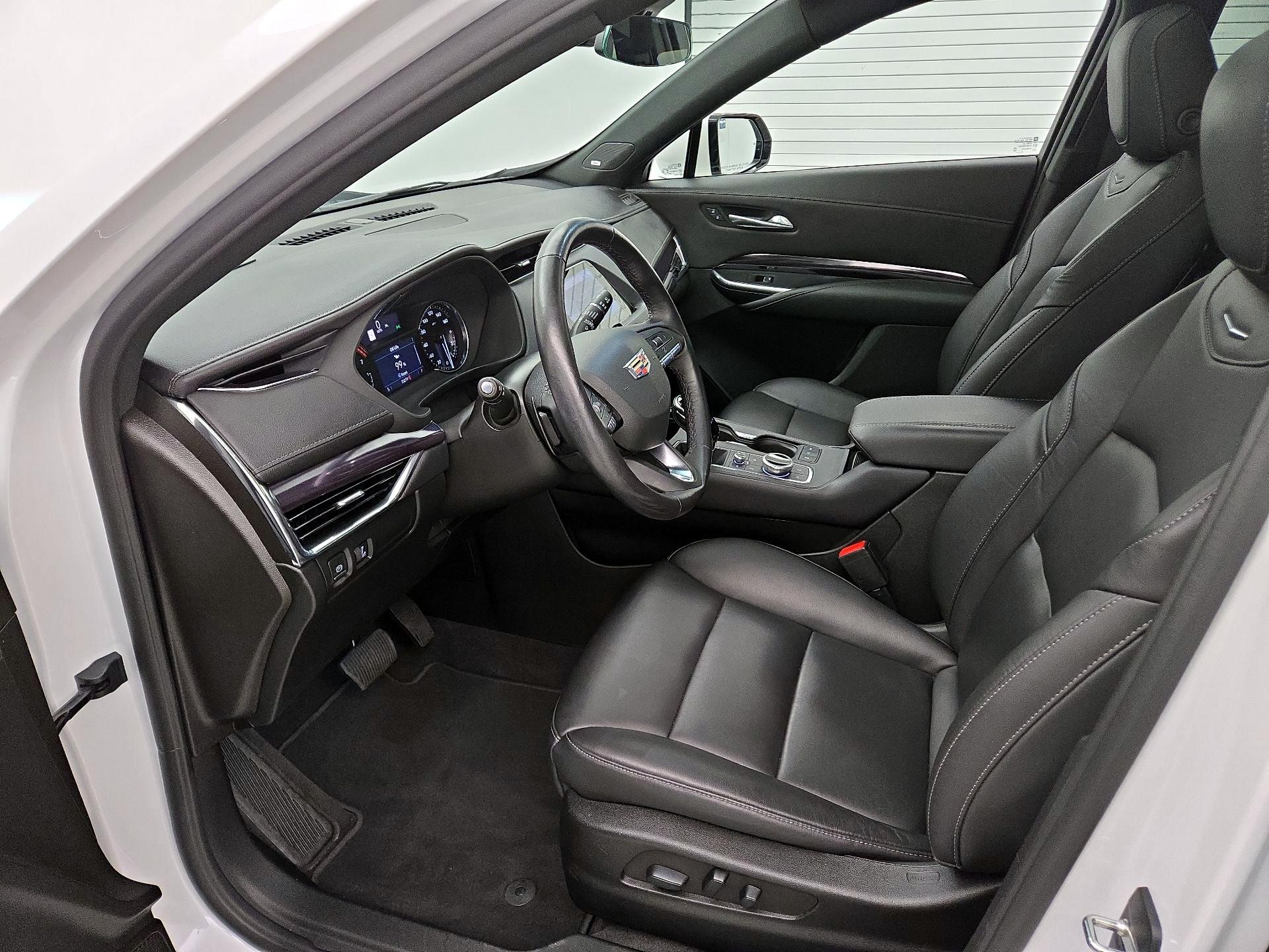 Thumbnail: 2023 Cadillac XT4 - 11