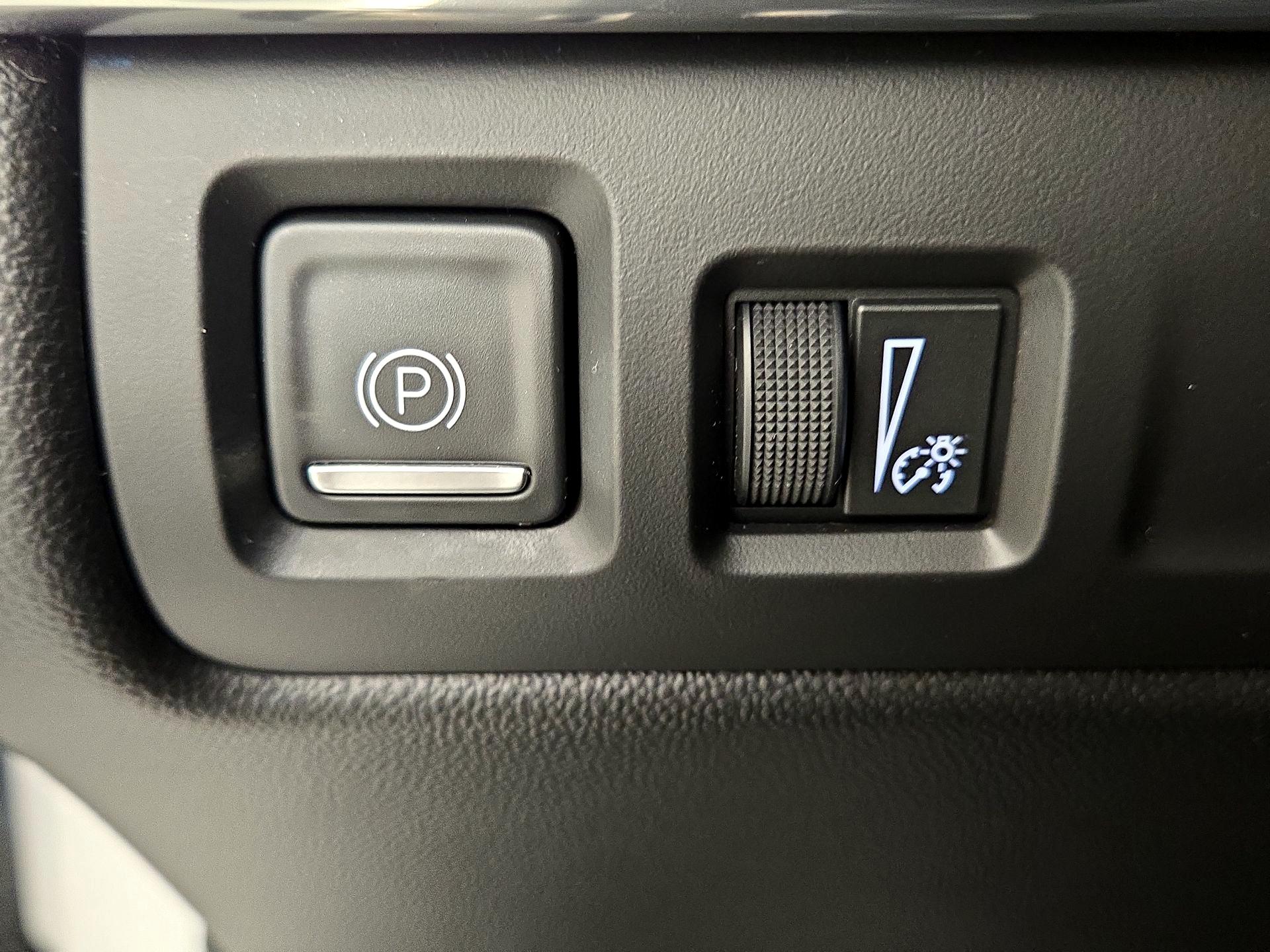 Thumbnail: 2023 Cadillac XT4 - 13