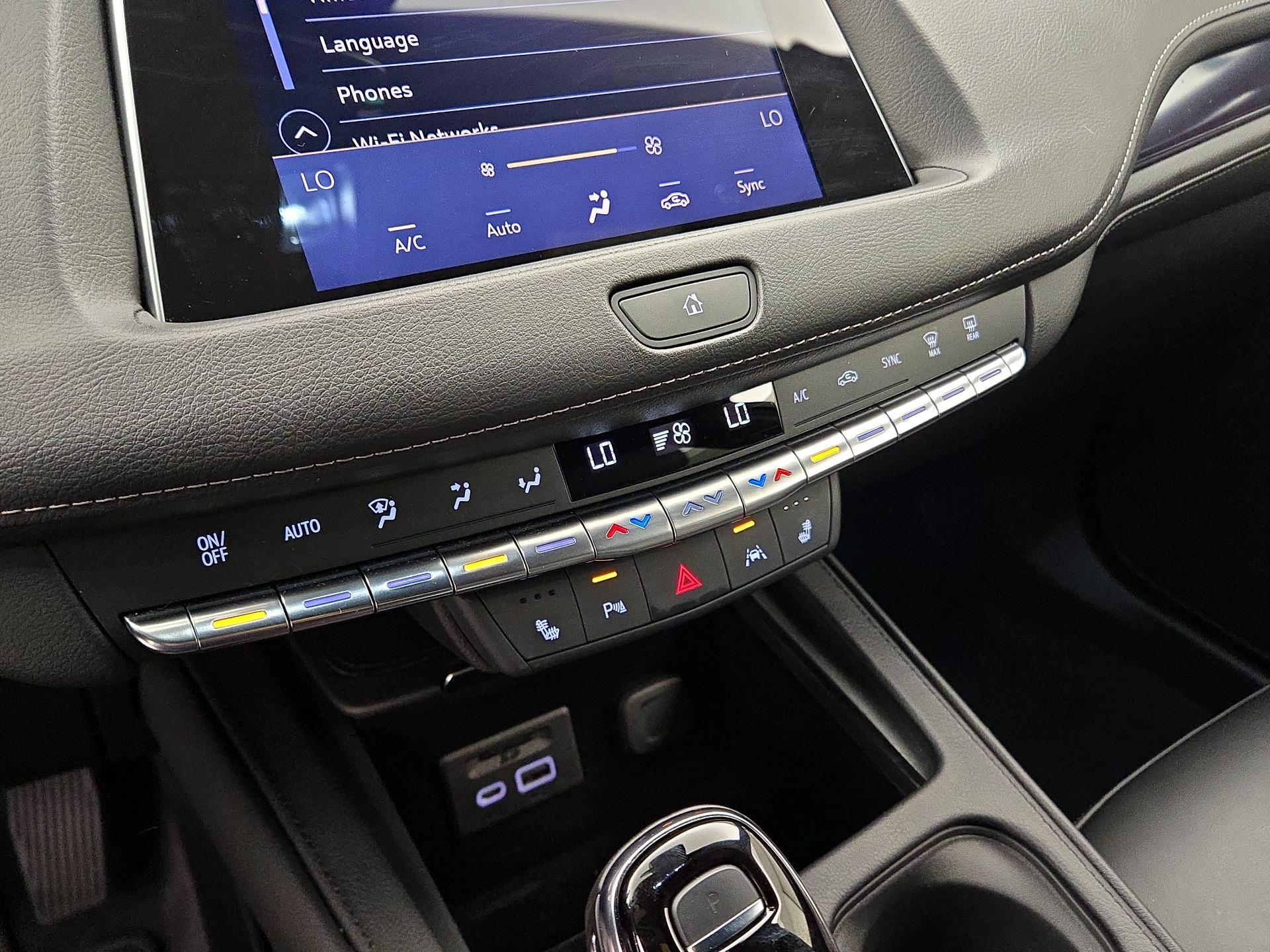 Thumbnail: 2023 Cadillac XT4 - 17