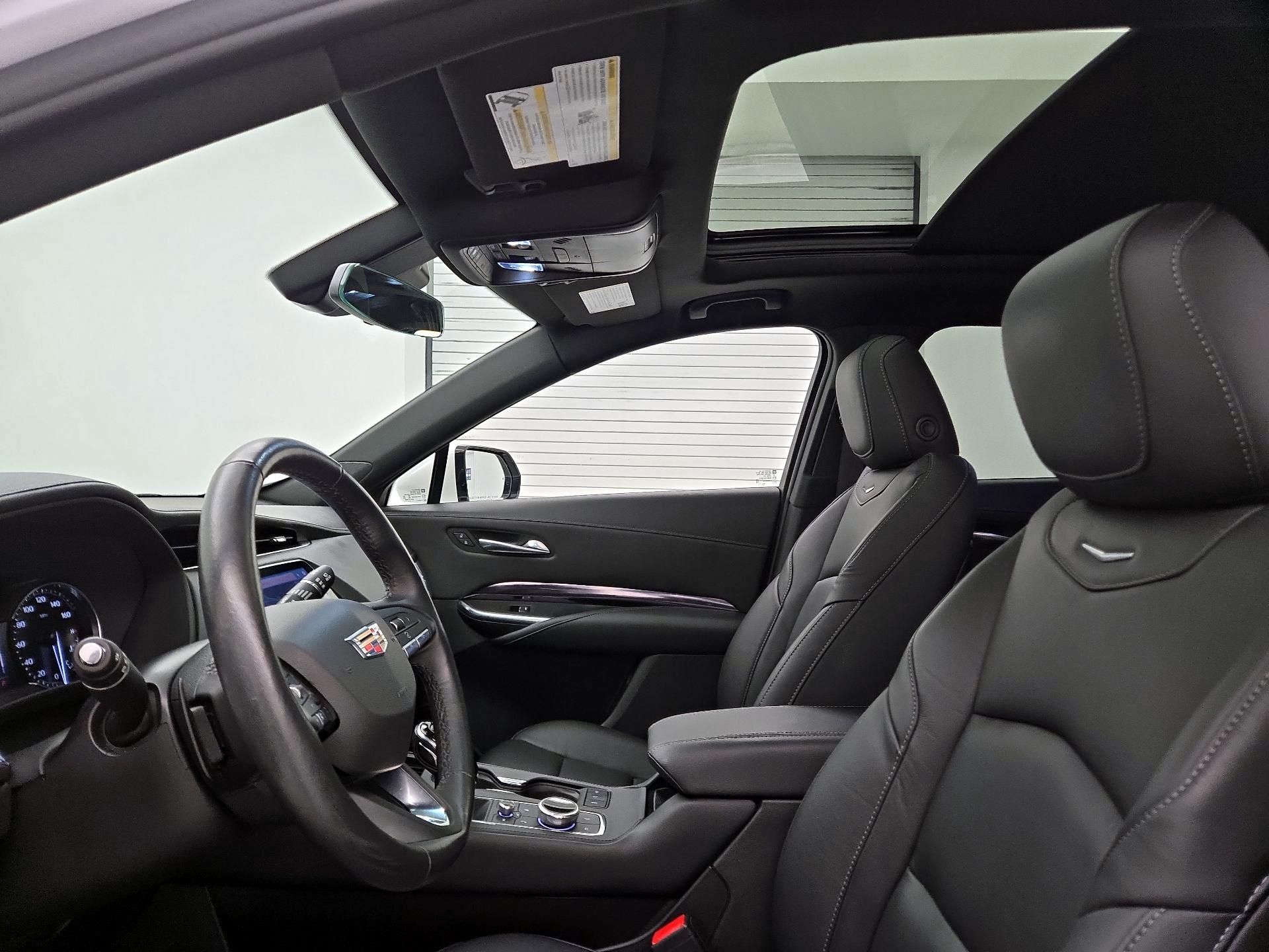 Thumbnail: 2023 Cadillac XT4 - 20