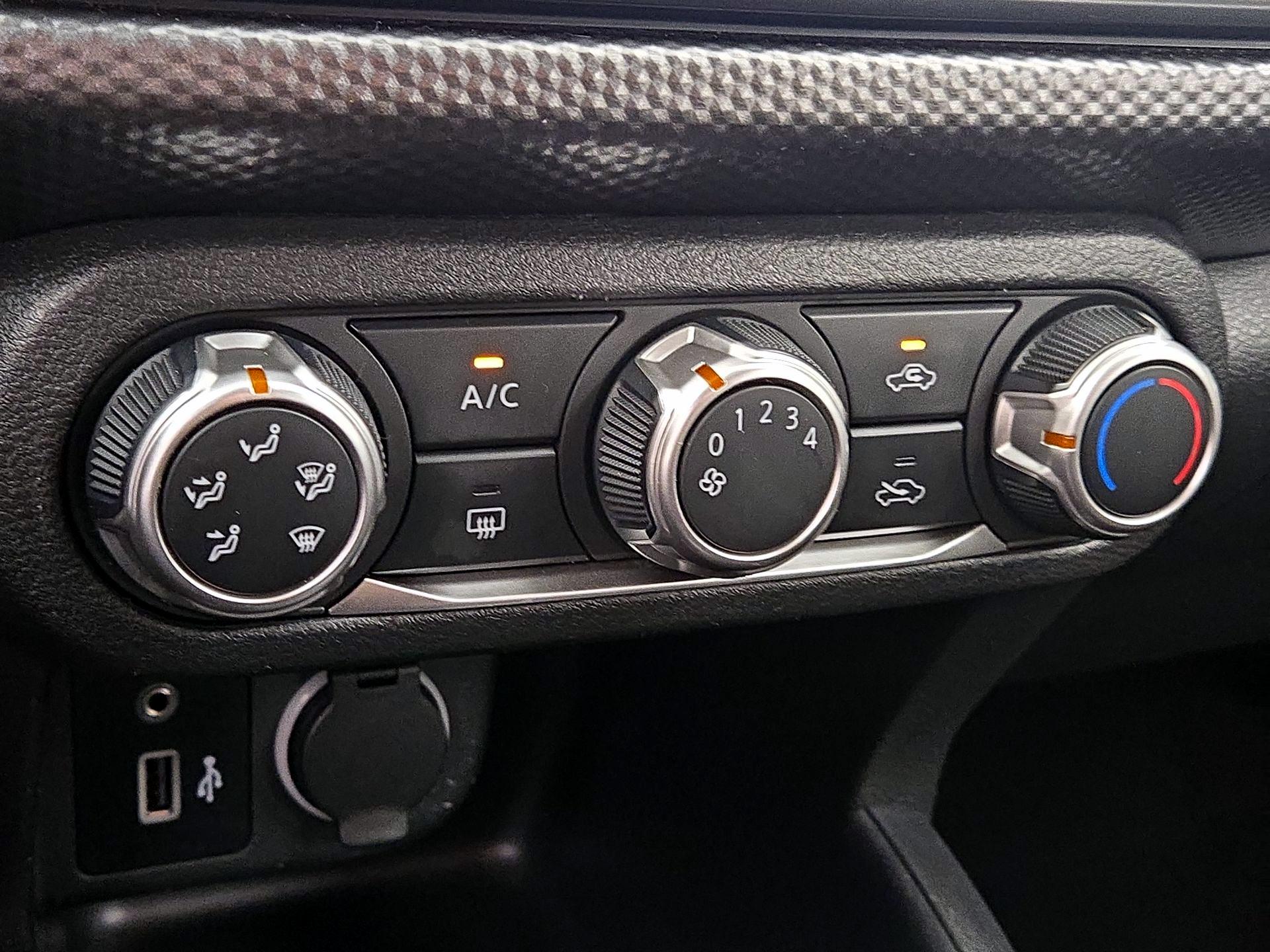 Thumbnail: 2020 Nissan Kicks - 16