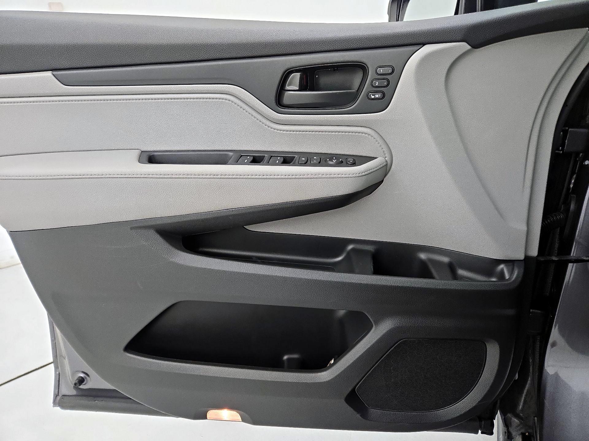 Thumbnail: 2018 Honda Odyssey - 12