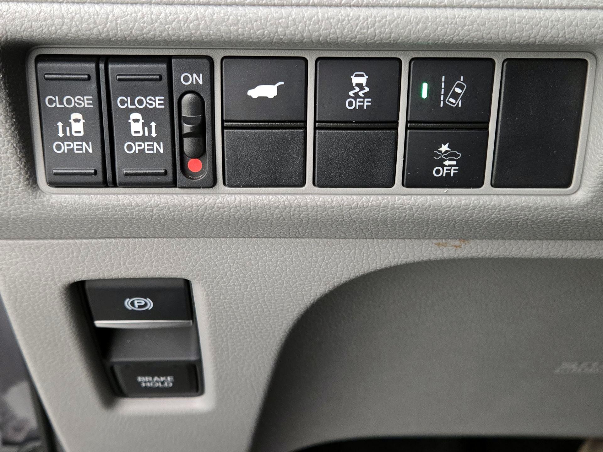 Thumbnail: 2018 Honda Odyssey - 13