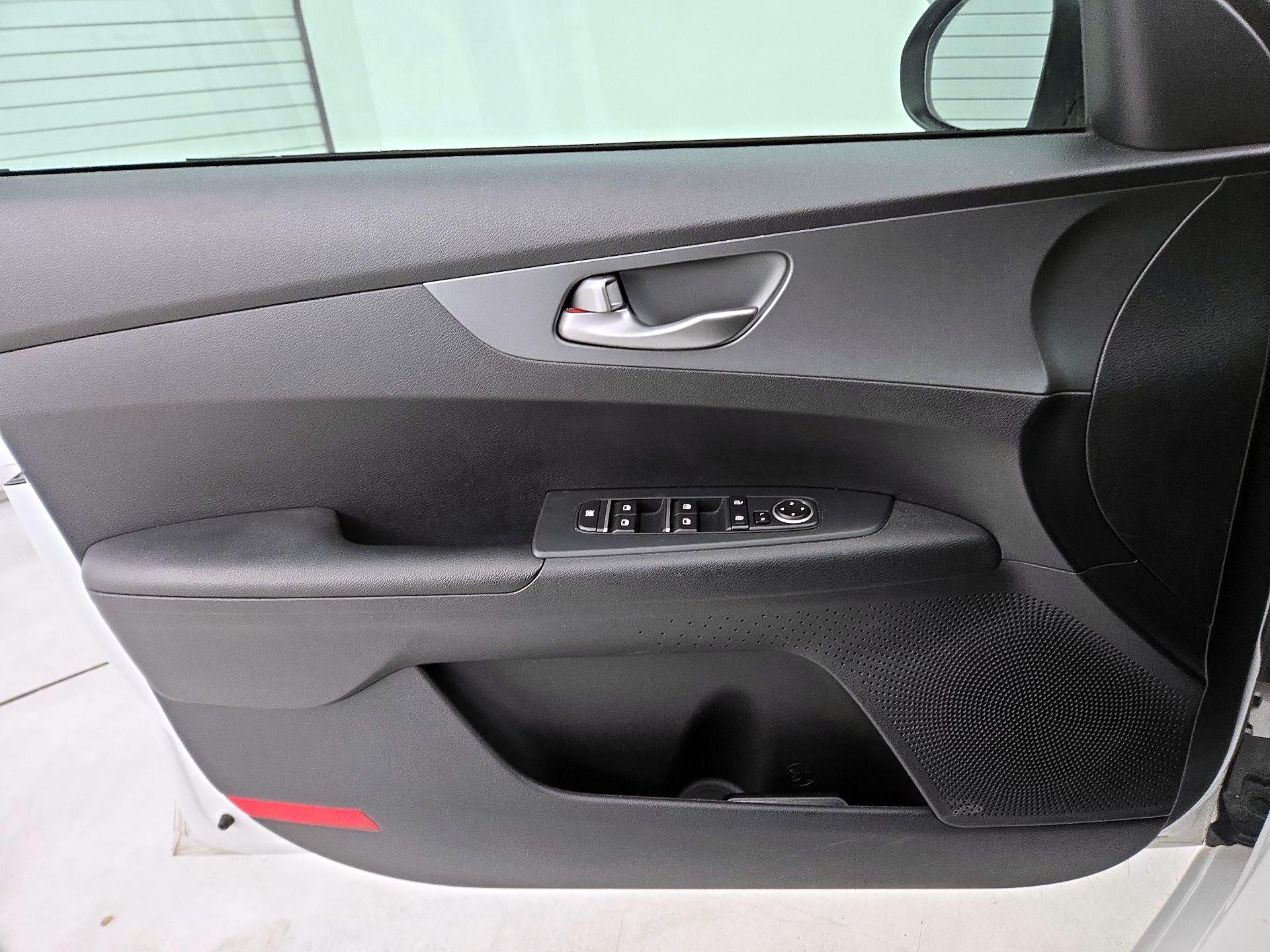 Thumbnail: 2020 Kia Forte - 12