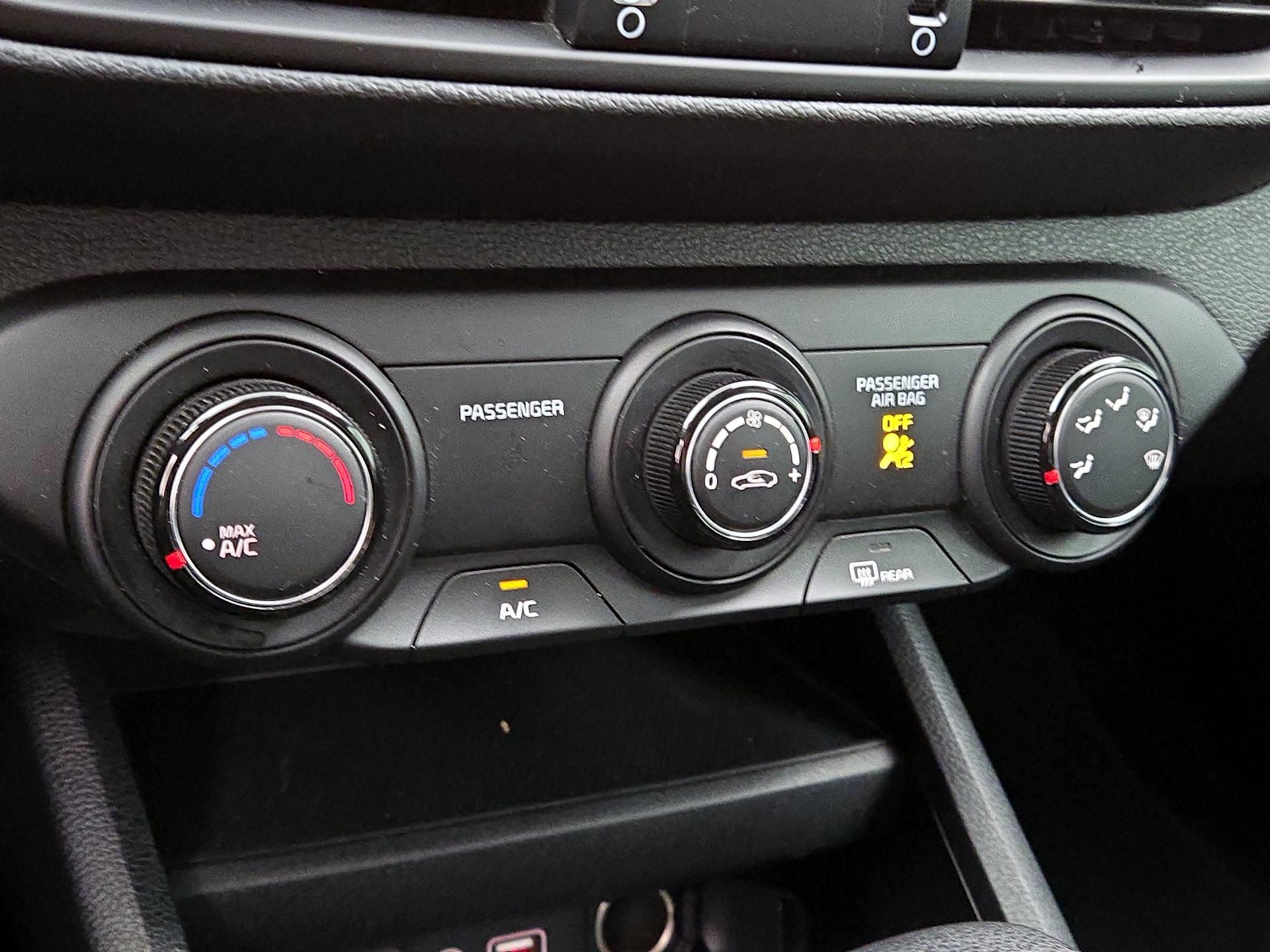 Thumbnail: 2020 Kia Forte - 16