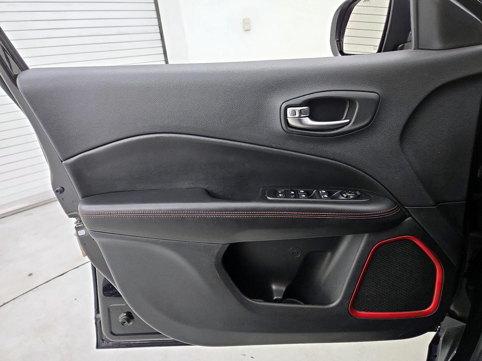 Thumbnail: 2020 Jeep Compass - 12