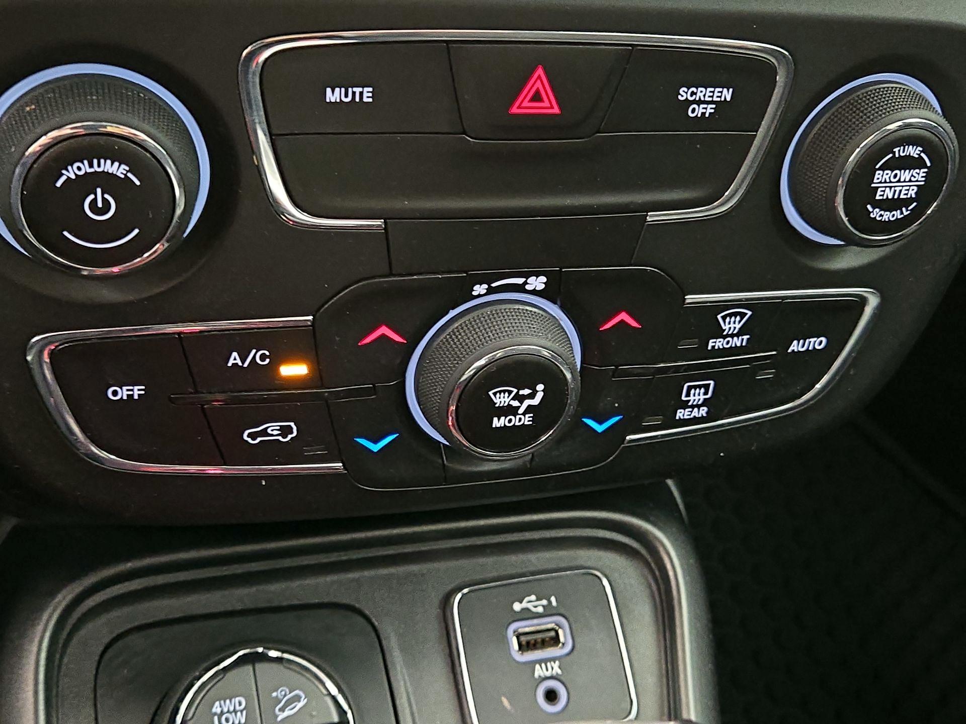 Thumbnail: 2020 Jeep Compass - 17