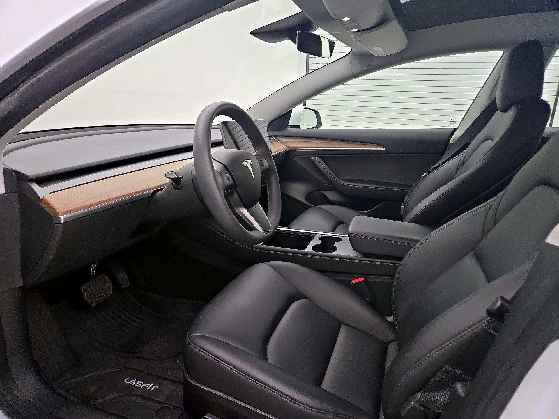 Thumbnail: 2023 Tesla Model 3 - 11