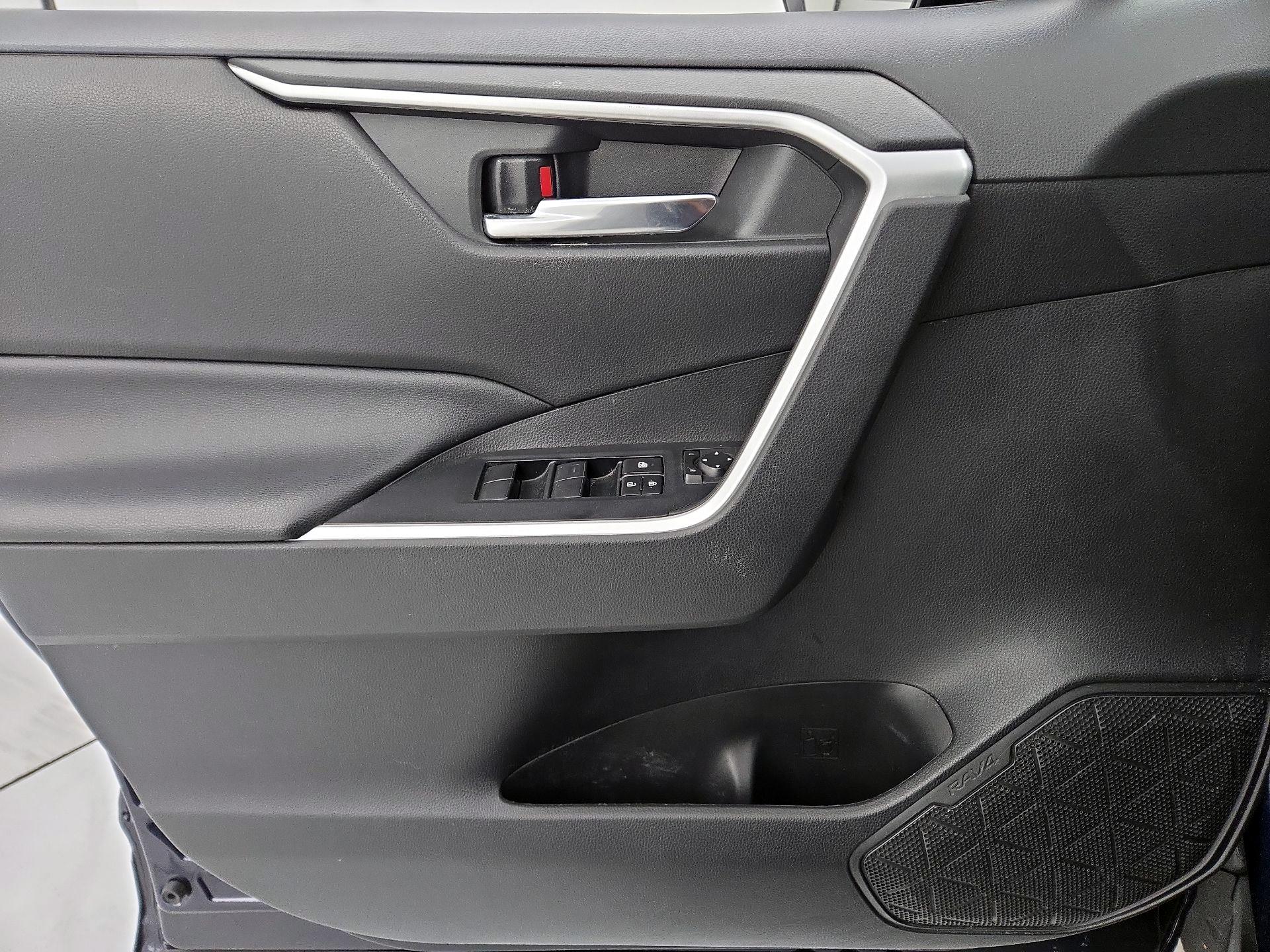 Thumbnail: 2020 Toyota RAV4 - 12