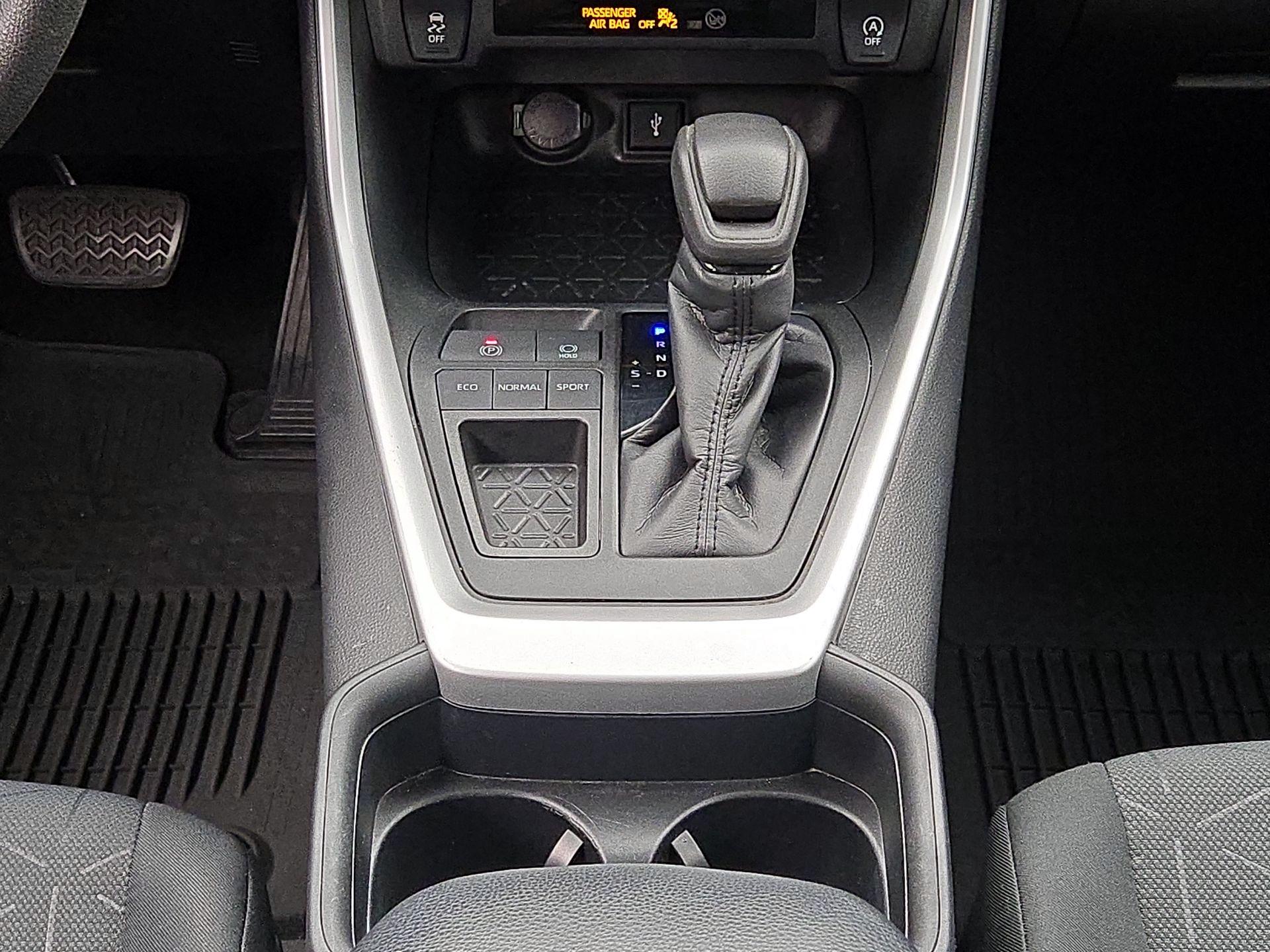 Thumbnail: 2020 Toyota RAV4 - 17