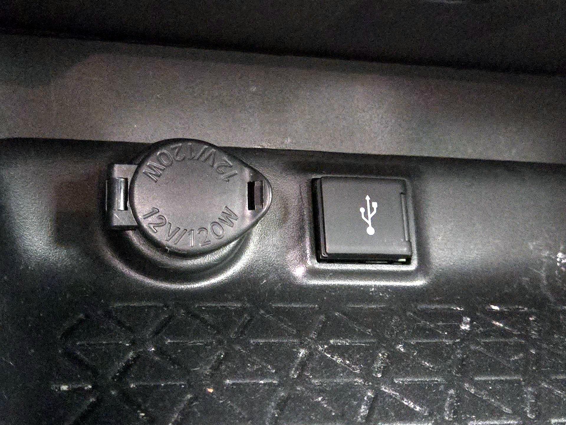 Thumbnail: 2020 Toyota RAV4 - 18