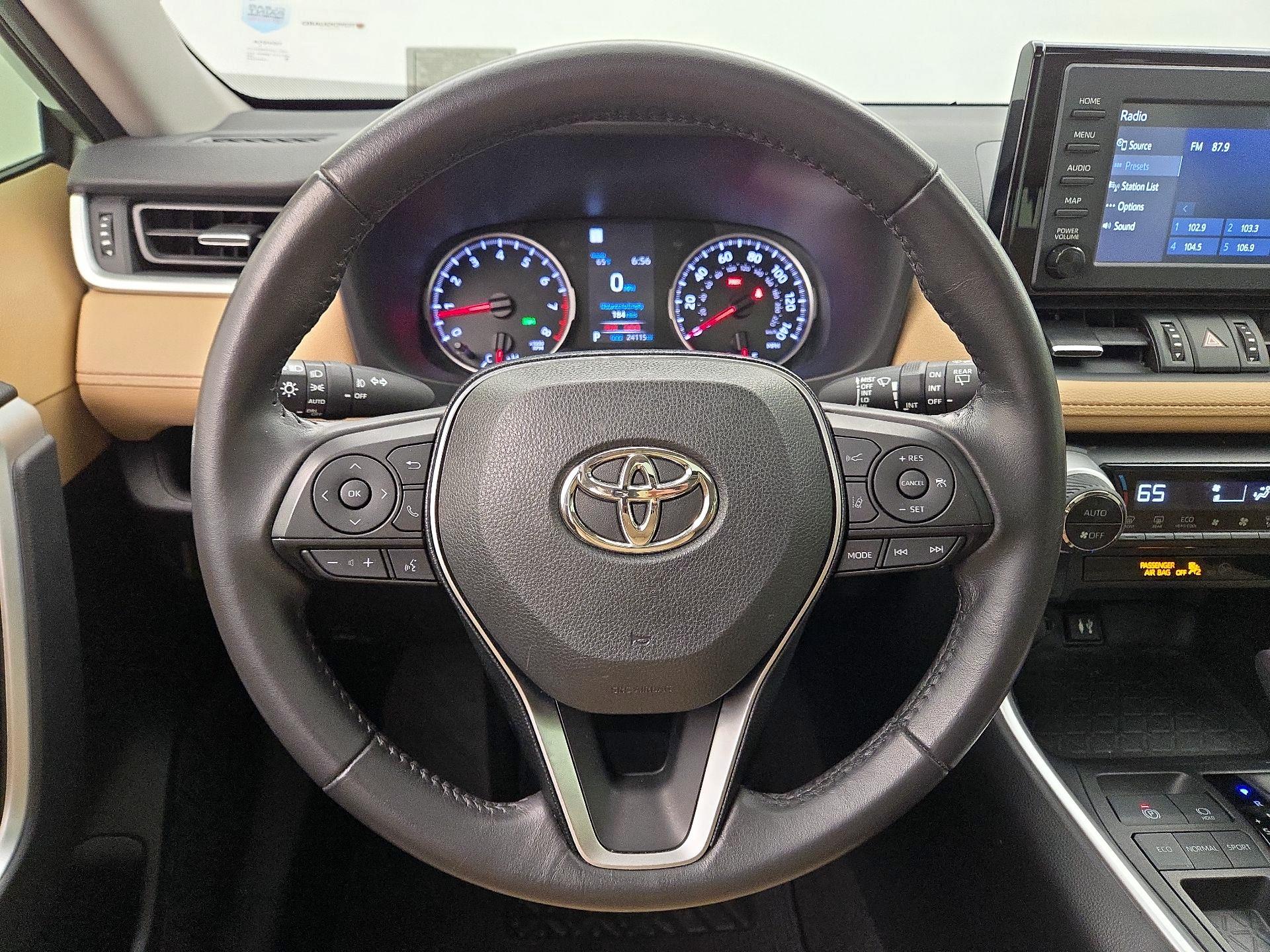 Thumbnail: 2019 Toyota RAV4 - 10