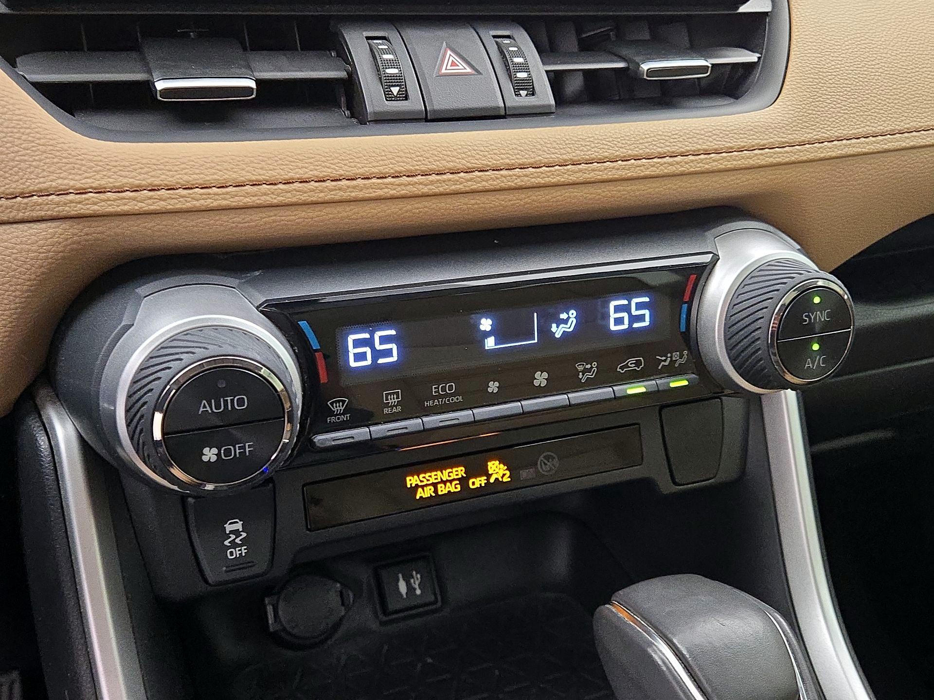 Thumbnail: 2019 Toyota RAV4 - 16