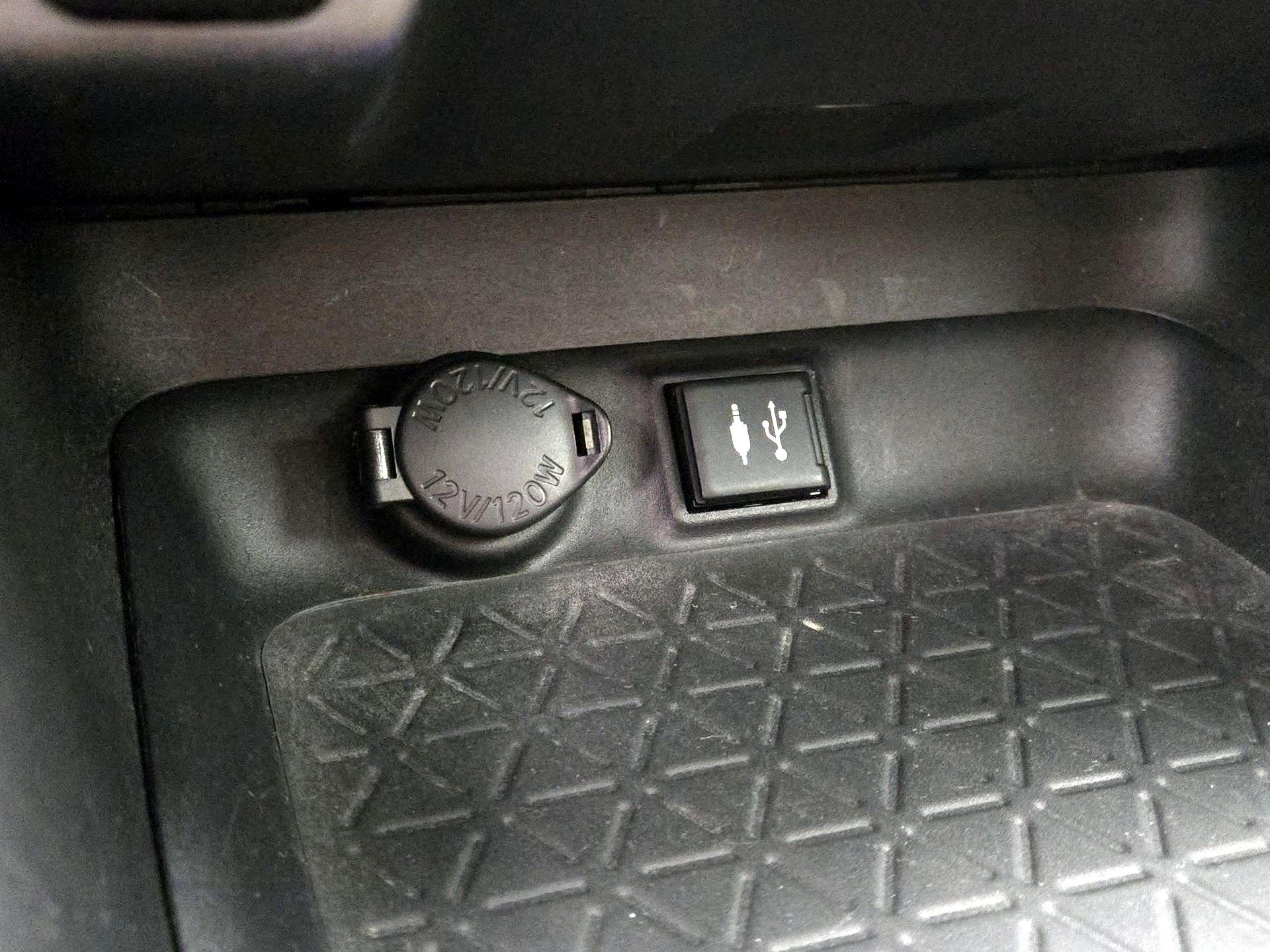 Thumbnail: 2019 Toyota RAV4 - 18