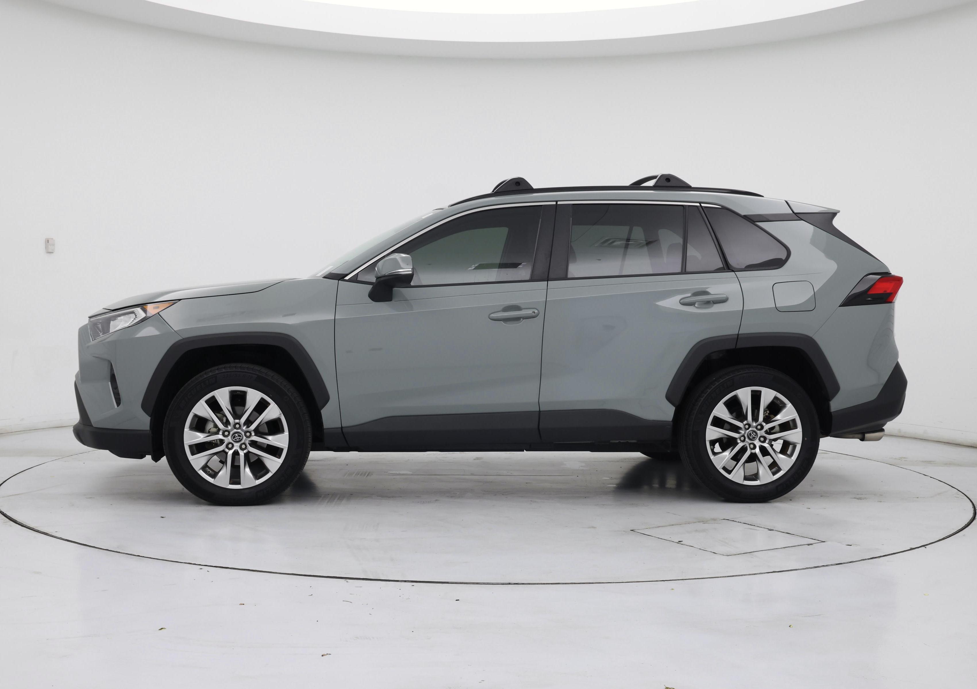 Thumbnail: 2019 Toyota RAV4 - 3