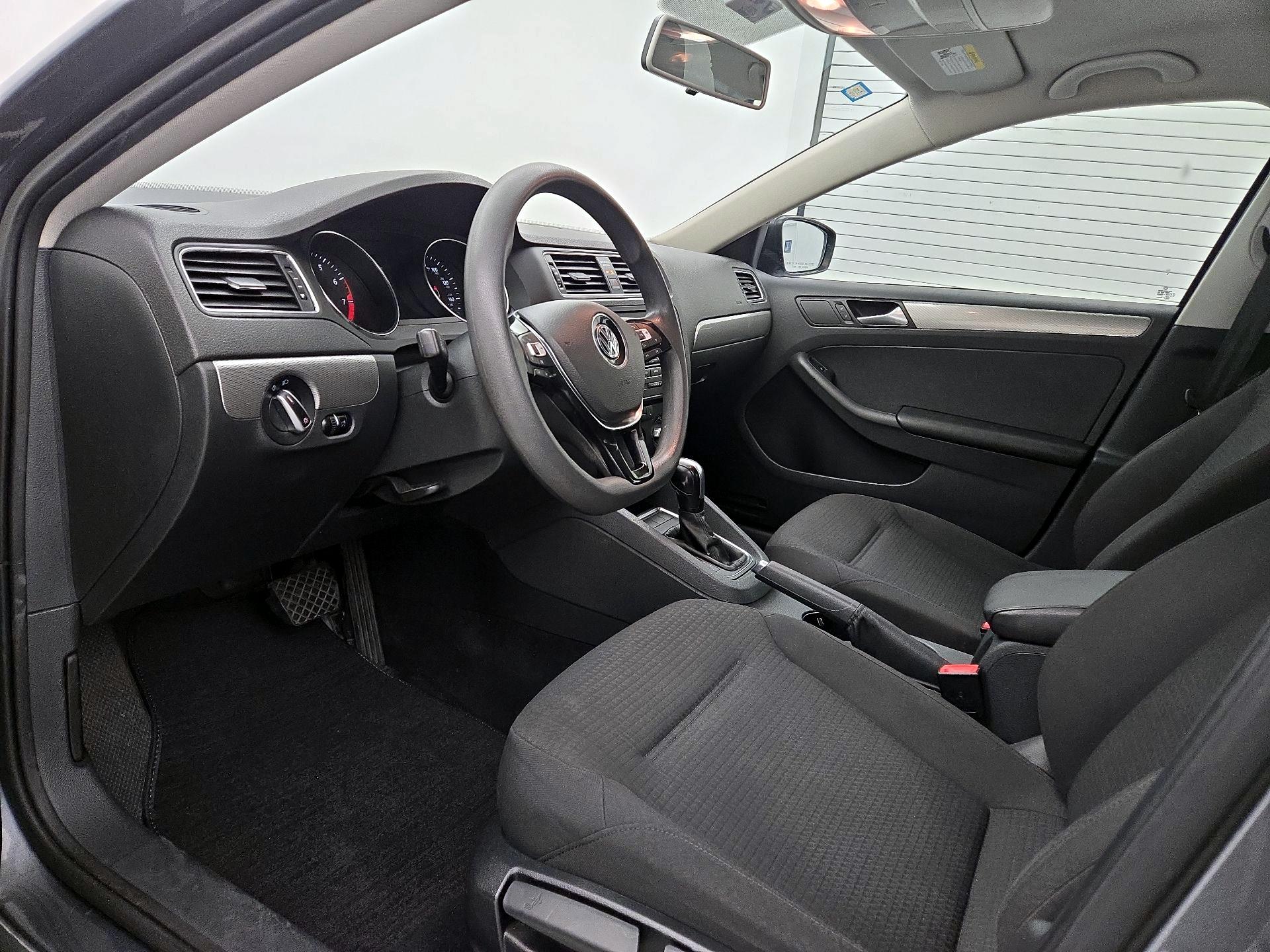Thumbnail: 2015 Volkswagen Jetta - 11