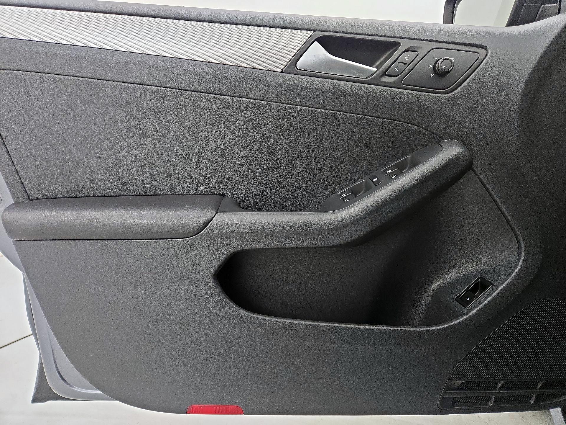 Thumbnail: 2015 Volkswagen Jetta - 12