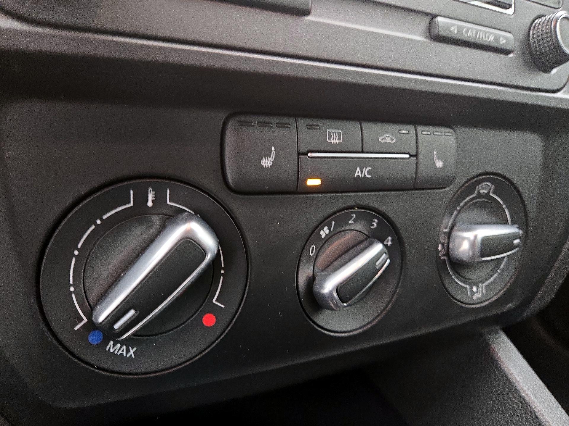 Thumbnail: 2015 Volkswagen Jetta - 14