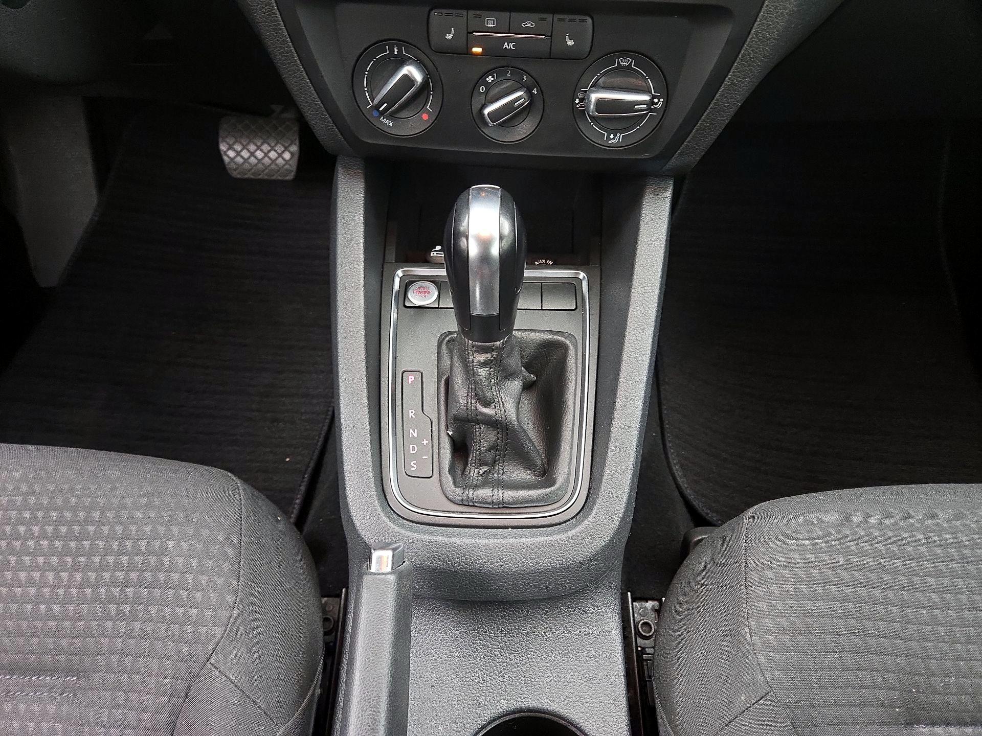 Thumbnail: 2015 Volkswagen Jetta - 15