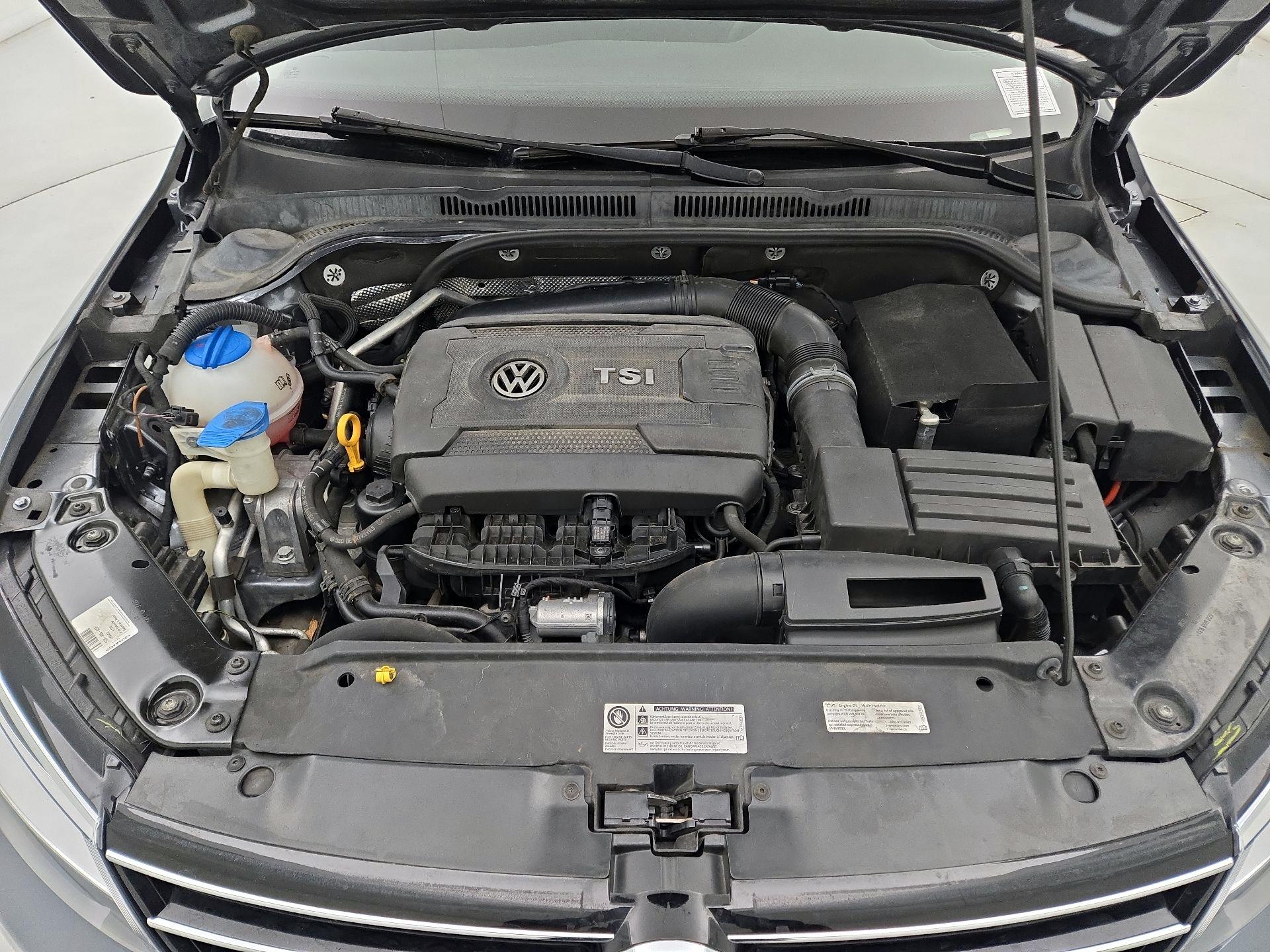 Thumbnail: 2015 Volkswagen Jetta - 18