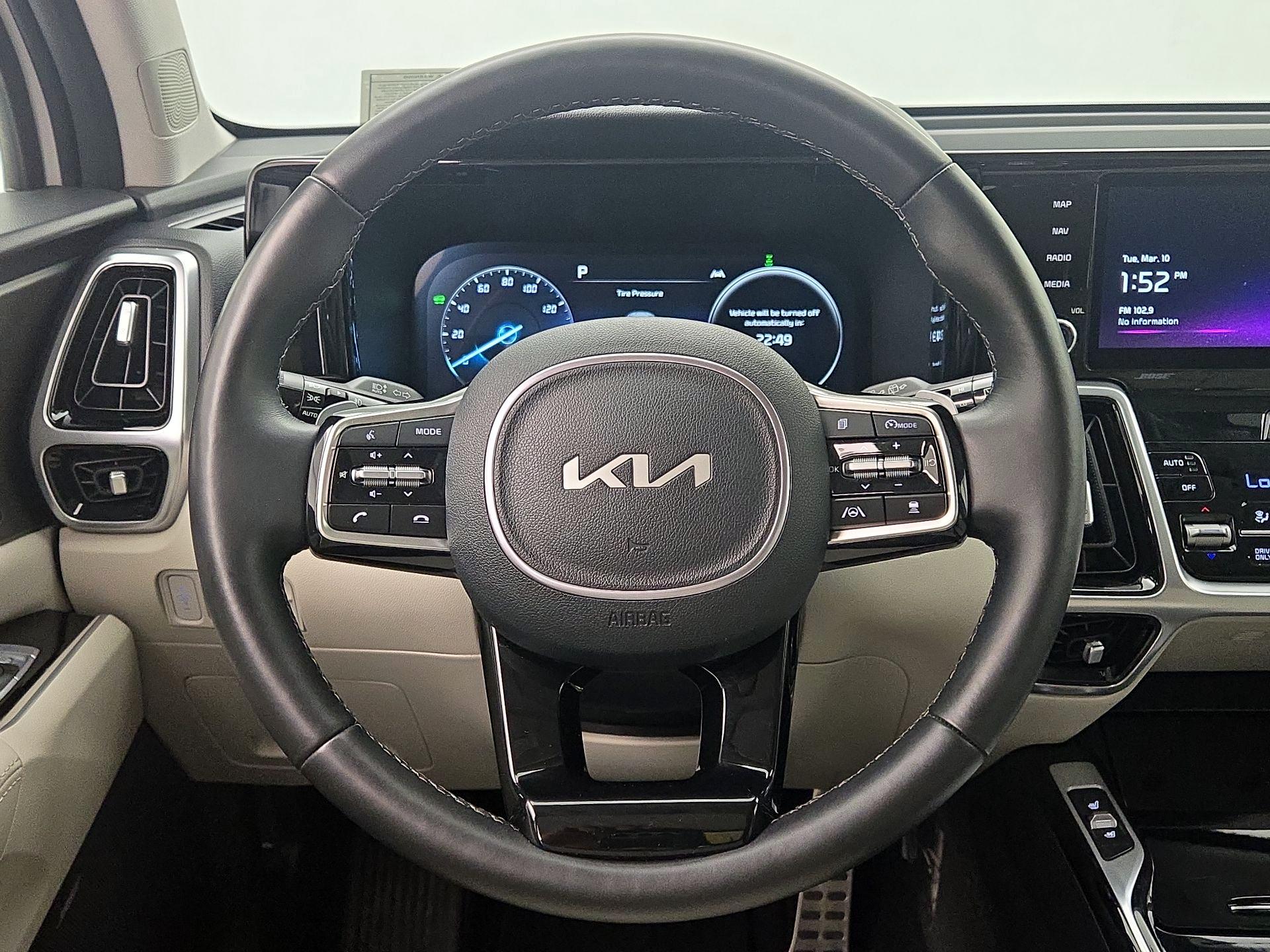 Thumbnail: 2023 Kia Sorento - 10
