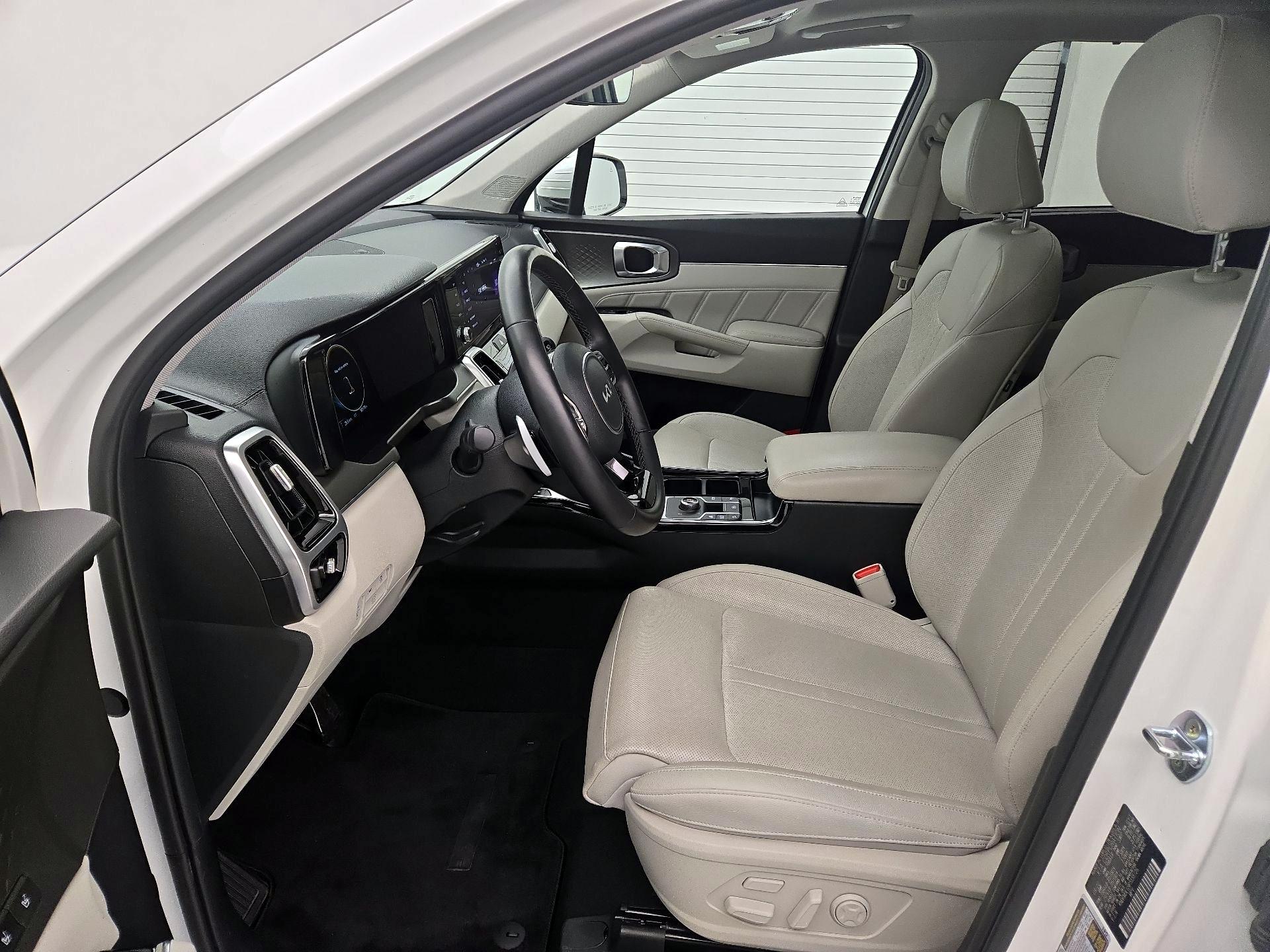 Thumbnail: 2023 Kia Sorento - 11