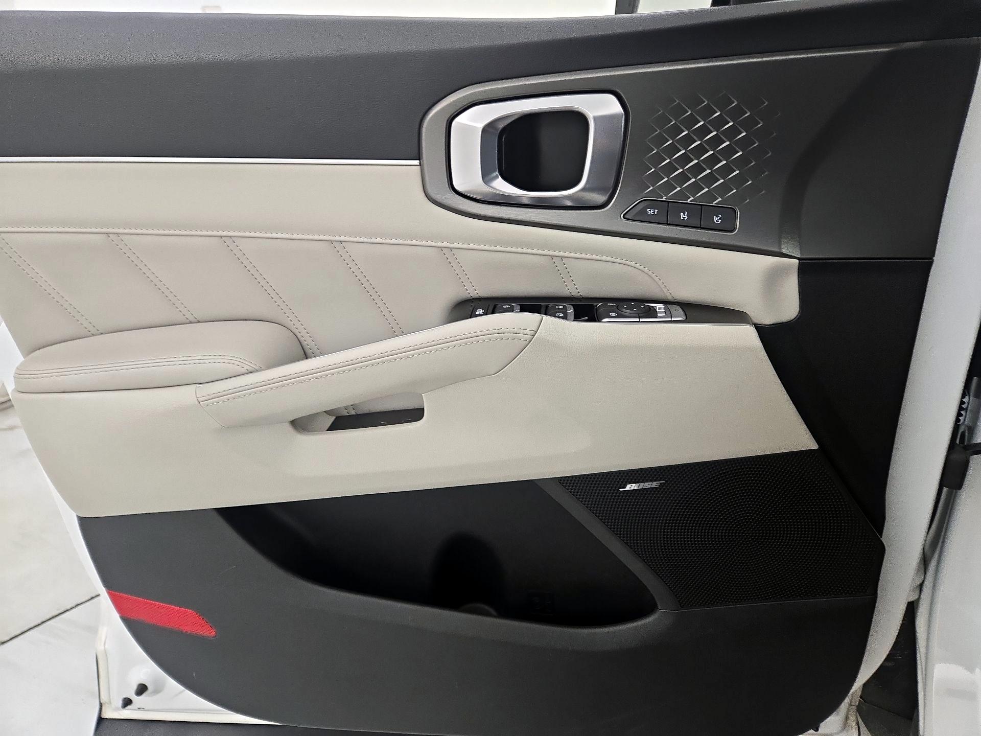 Thumbnail: 2023 Kia Sorento - 12