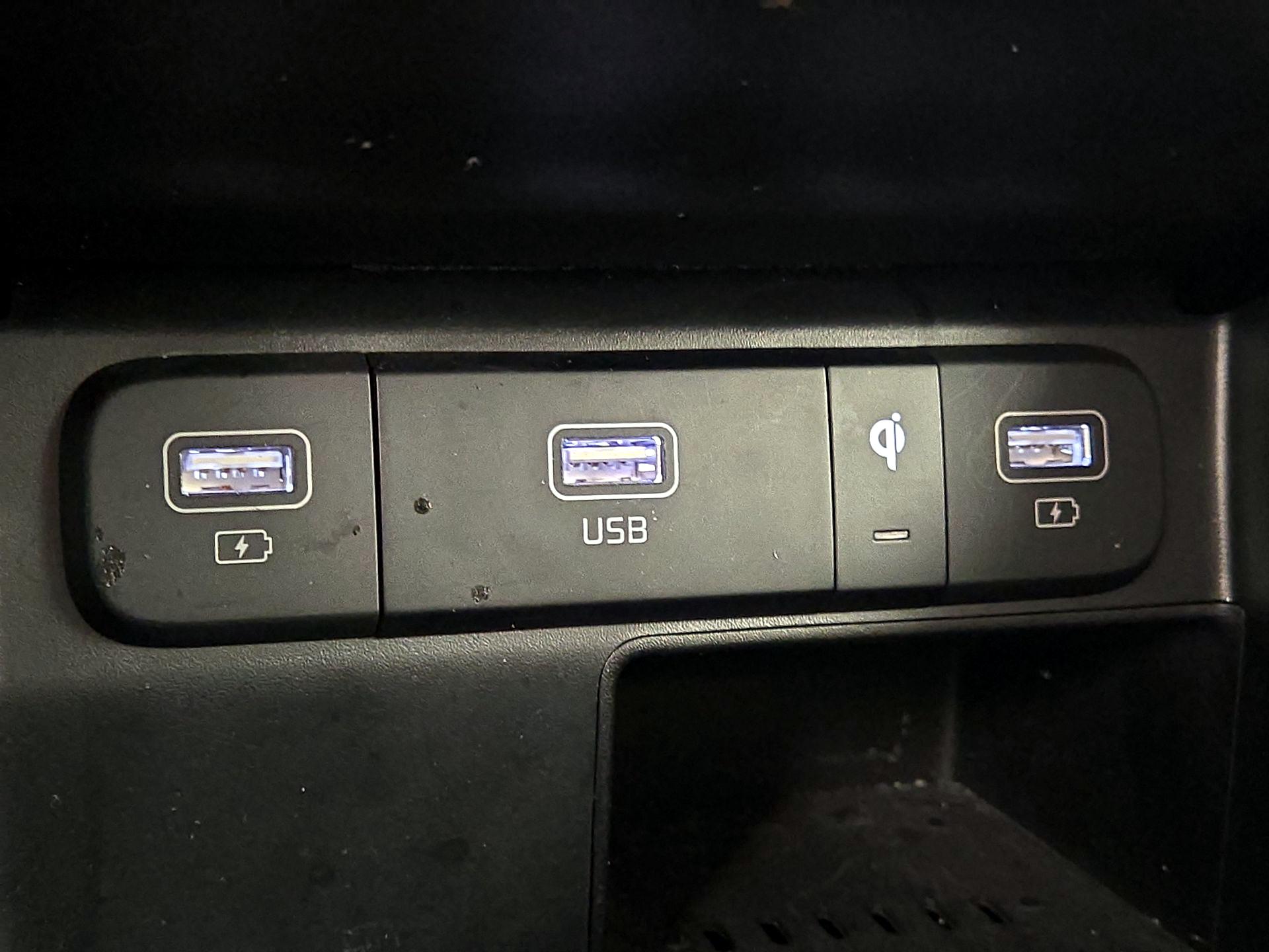 Thumbnail: 2023 Kia Sorento - 18