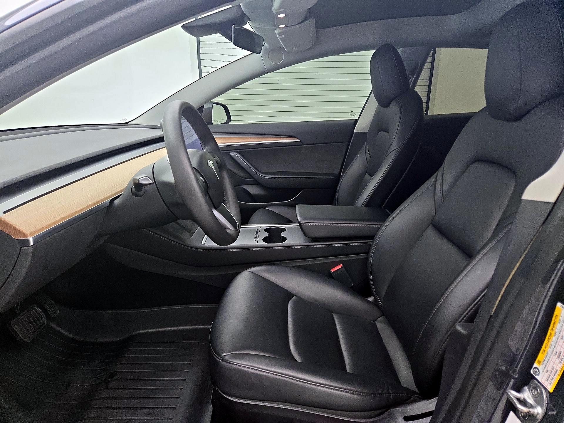 Thumbnail: 2022 Tesla Model 3 - 11