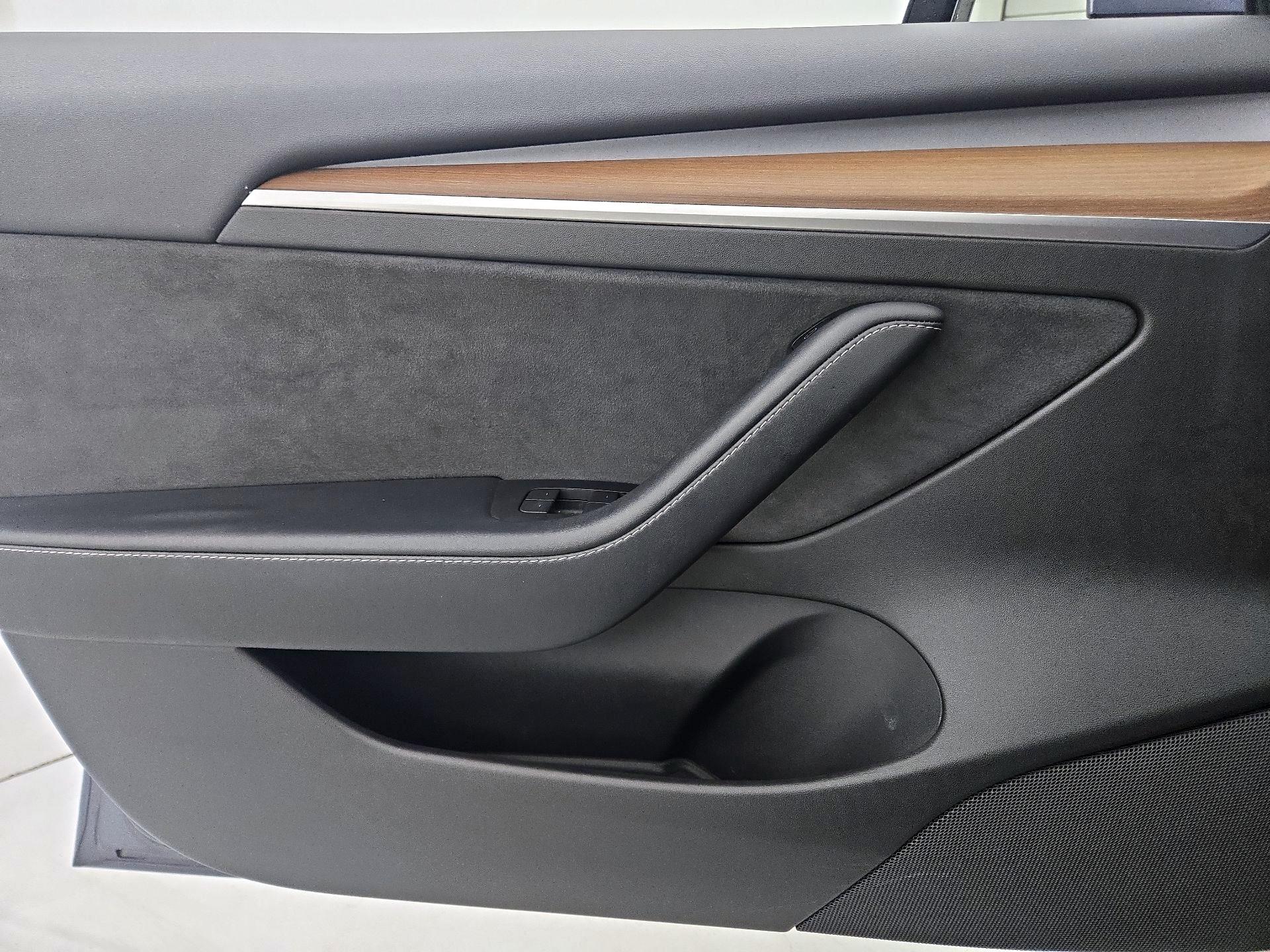 Thumbnail: 2022 Tesla Model 3 - 12