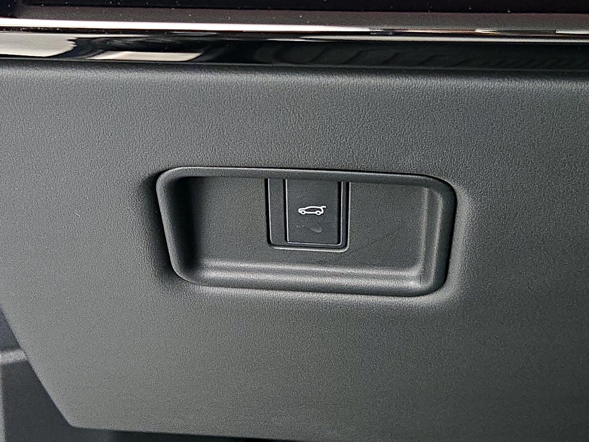 Thumbnail: 2023 Land Rover Range Rover Sport - 13