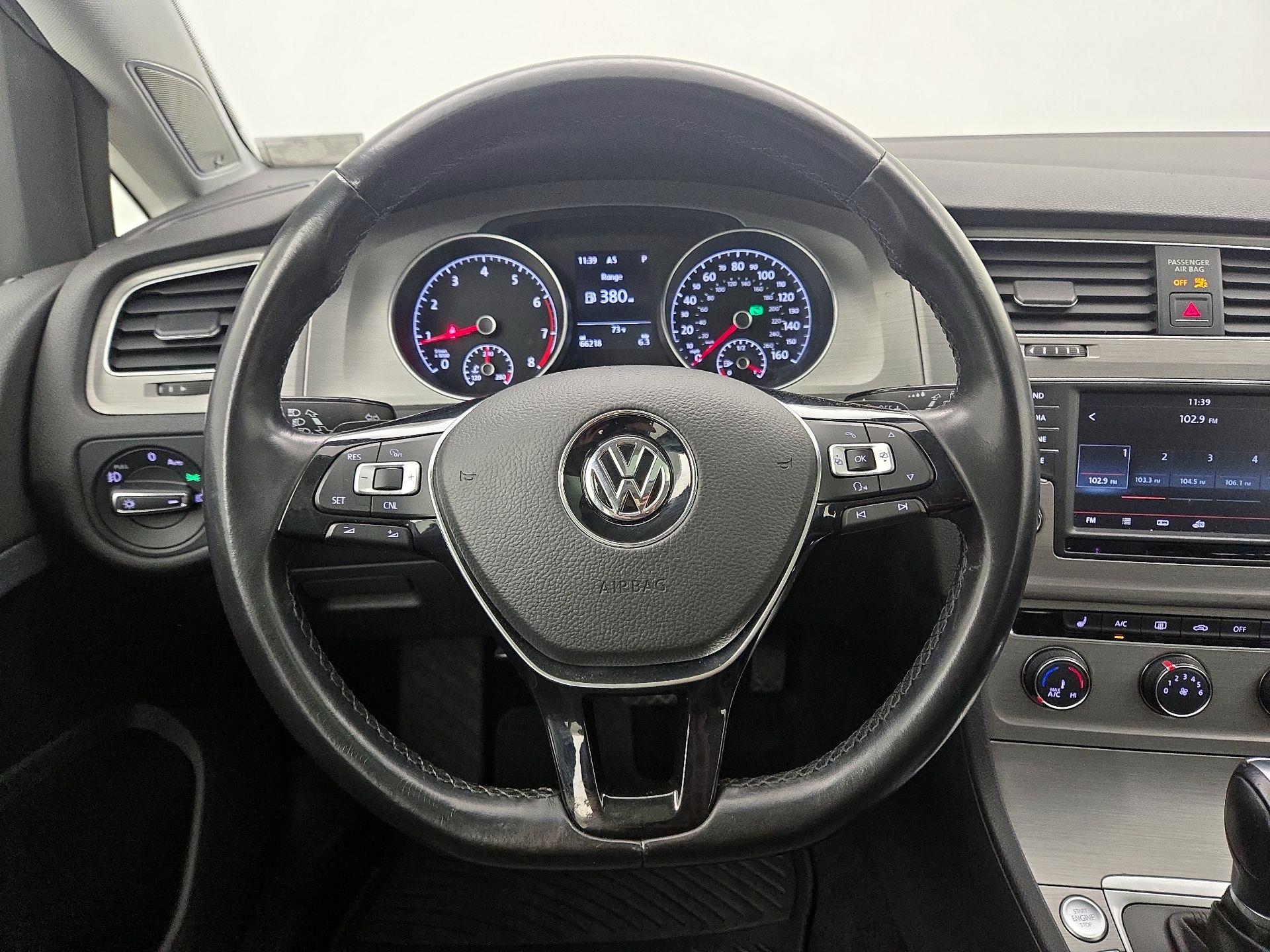 Thumbnail: 2016 Volkswagen Golf - 10