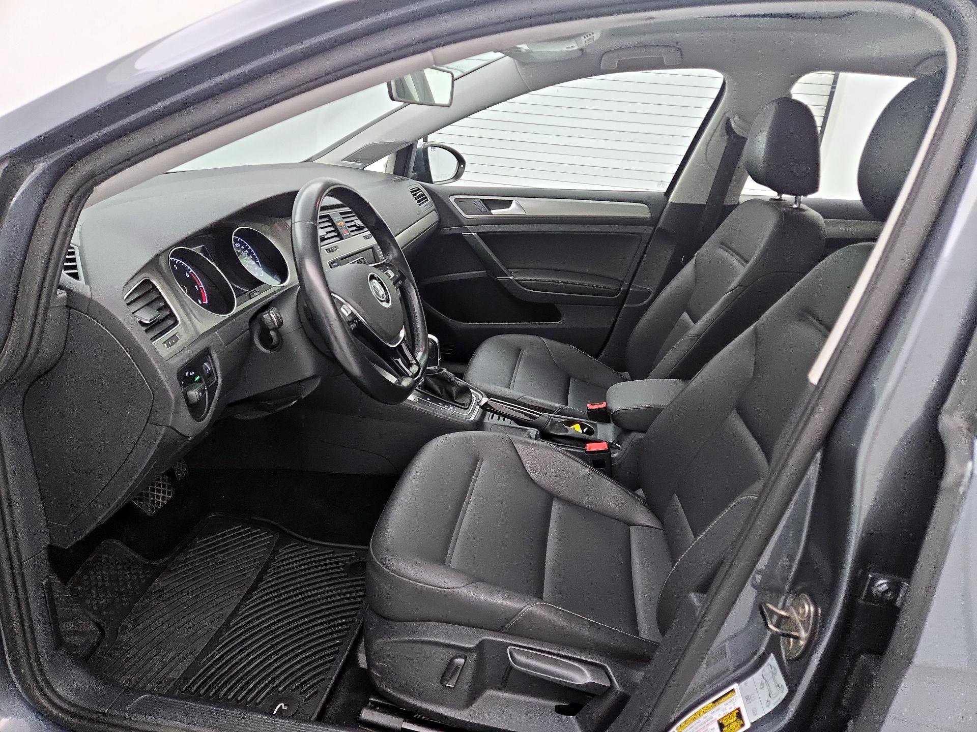 Thumbnail: 2016 Volkswagen Golf - 11