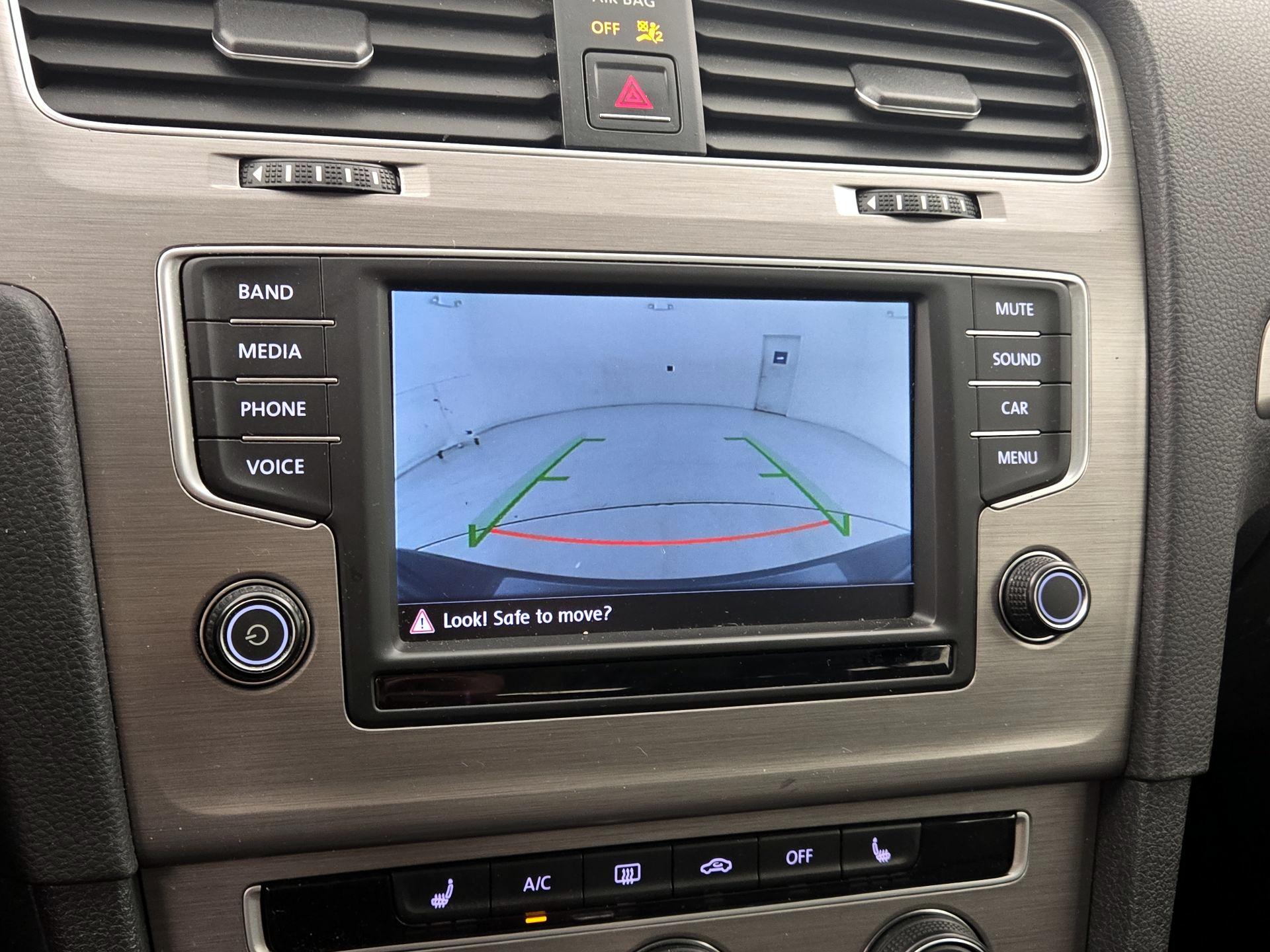 Thumbnail: 2016 Volkswagen Golf - 14