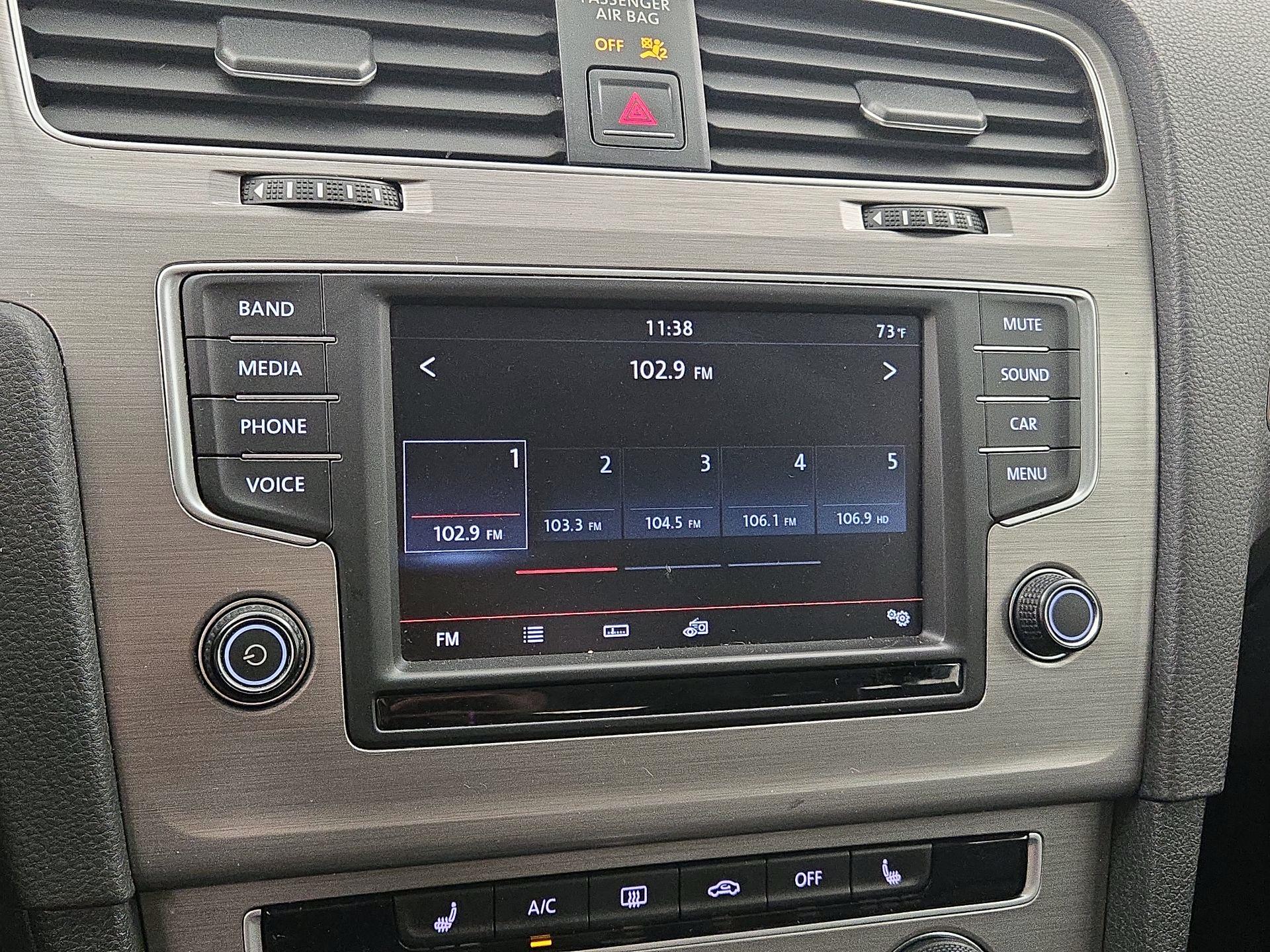 Thumbnail: 2016 Volkswagen Golf - 15