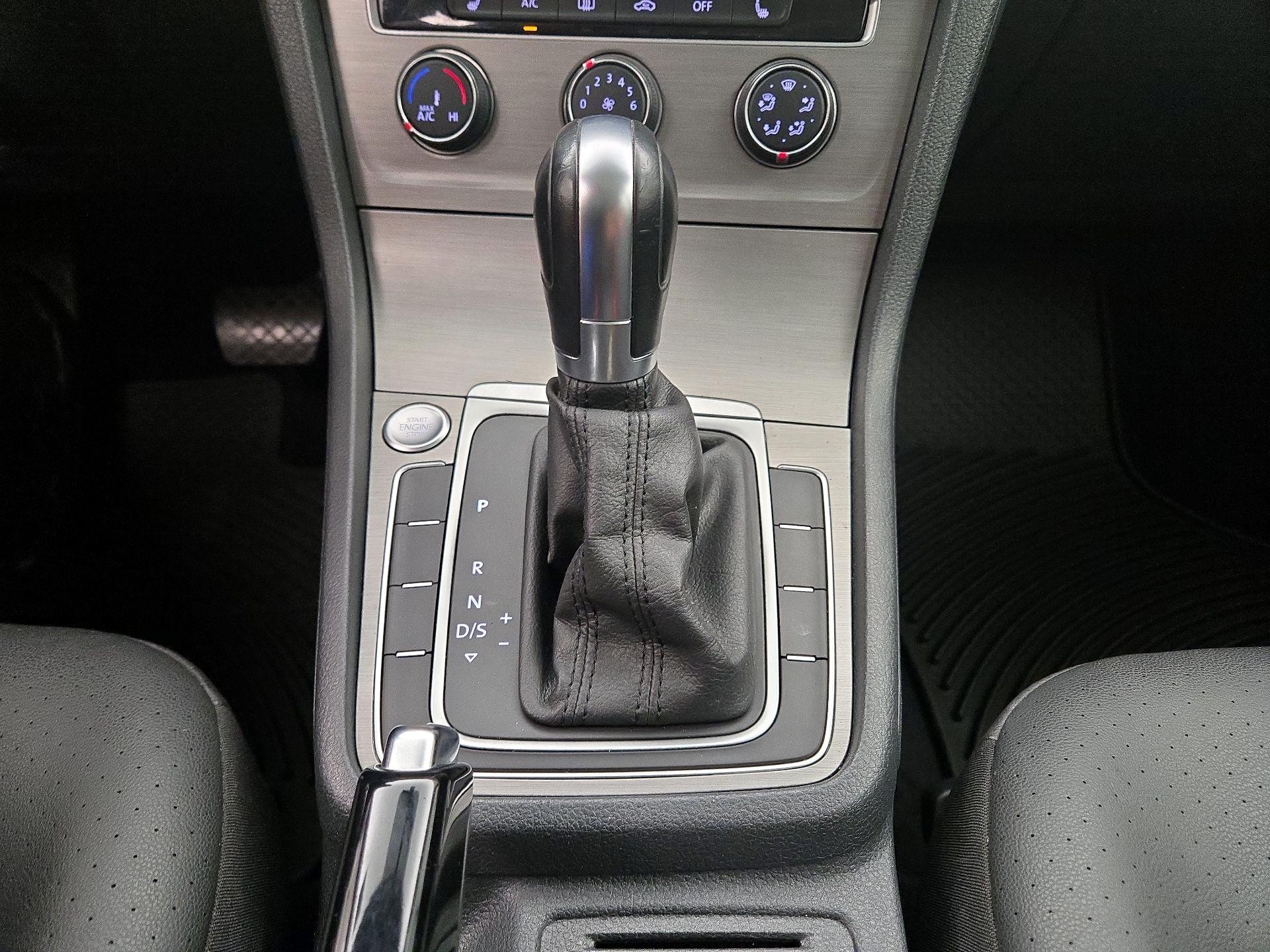 Thumbnail: 2016 Volkswagen Golf - 17