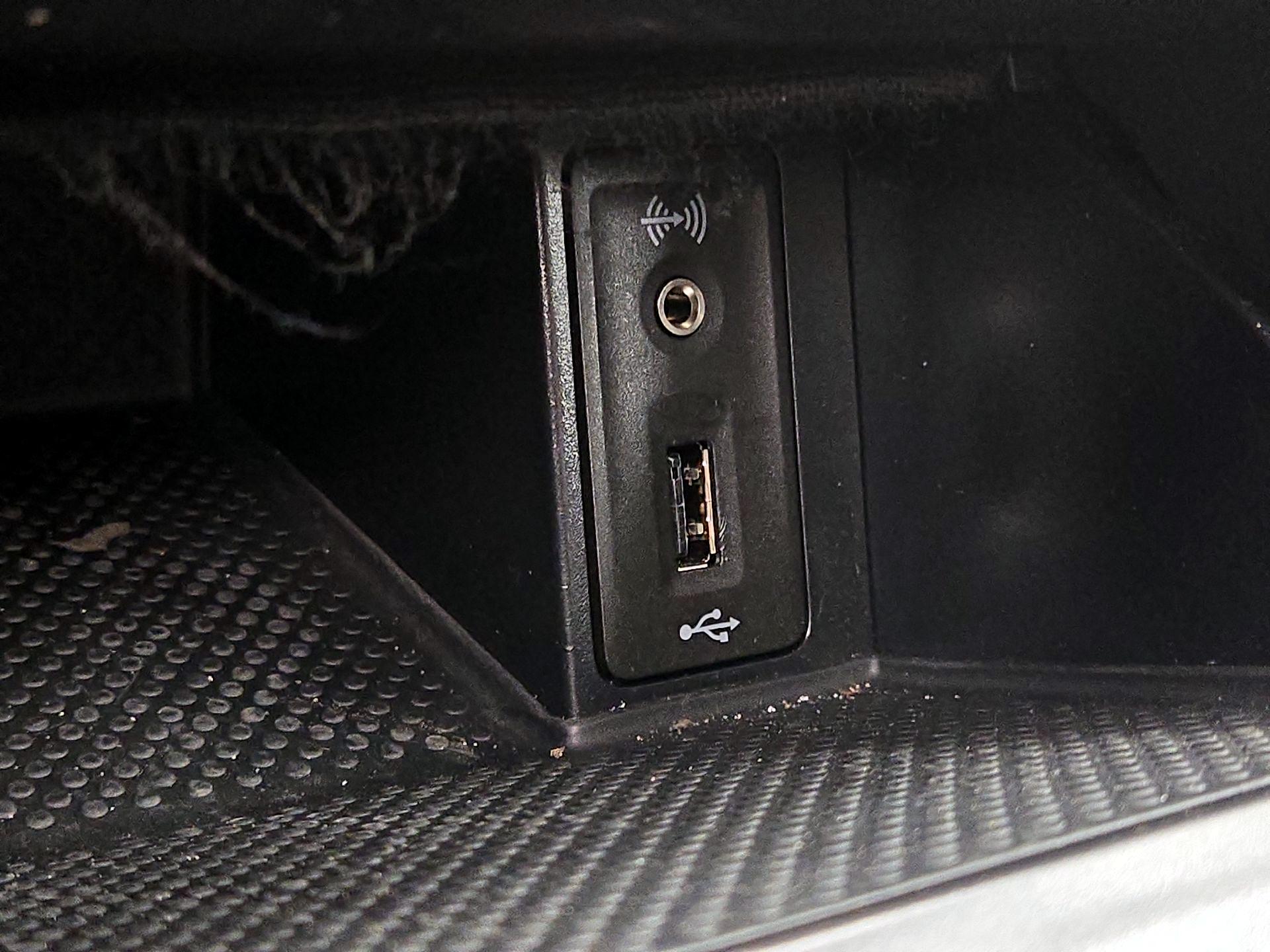 Thumbnail: 2016 Volkswagen Golf - 18