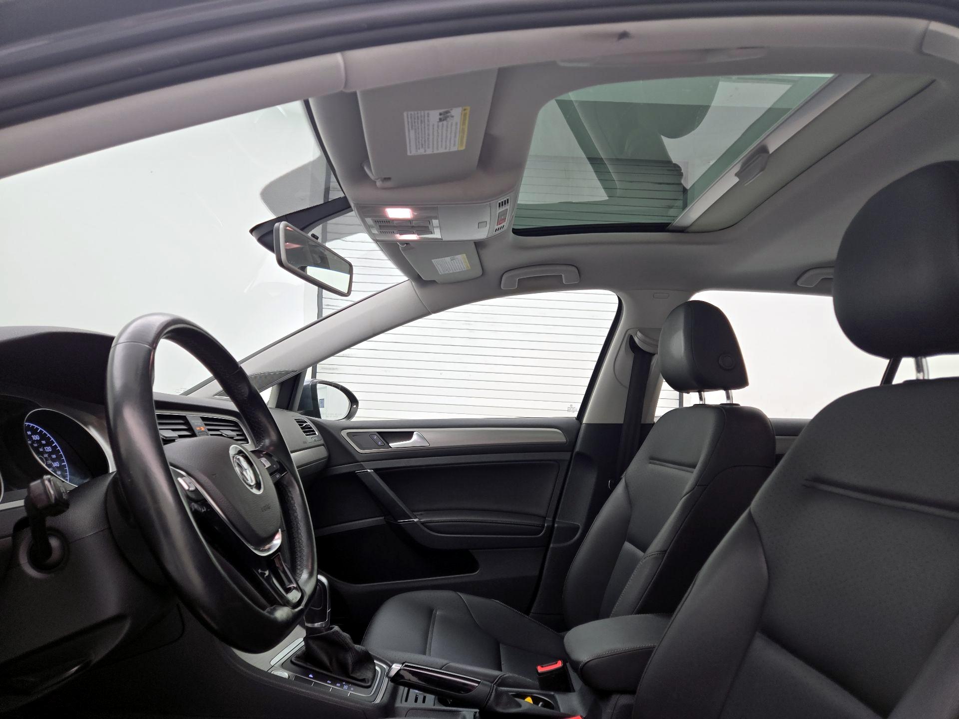 Thumbnail: 2016 Volkswagen Golf - 19