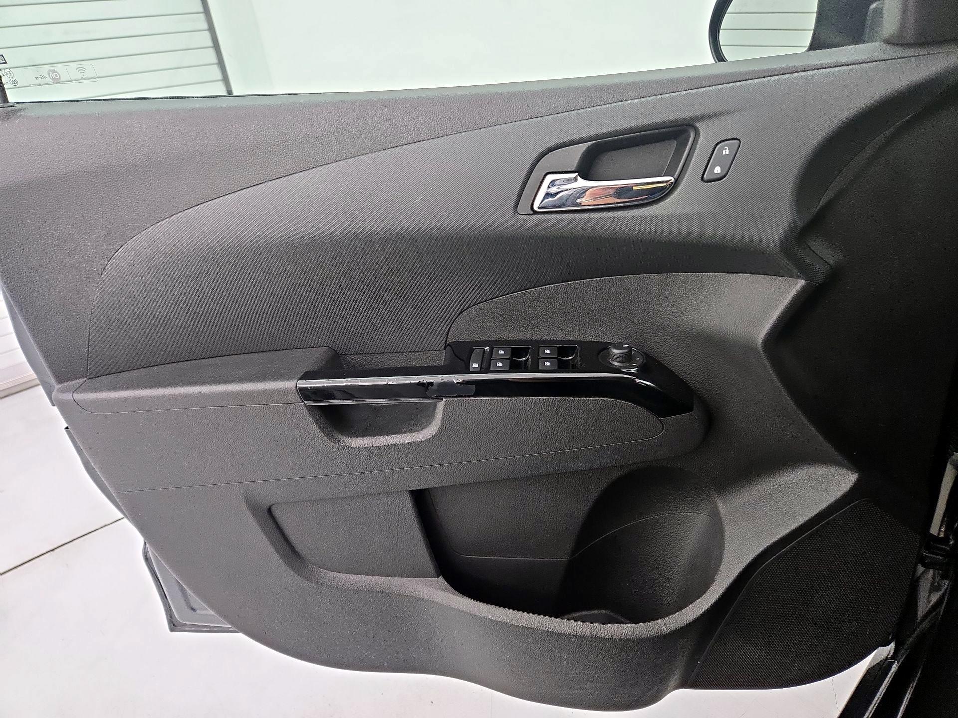 Thumbnail: 2017 Chevrolet Sonic - 12