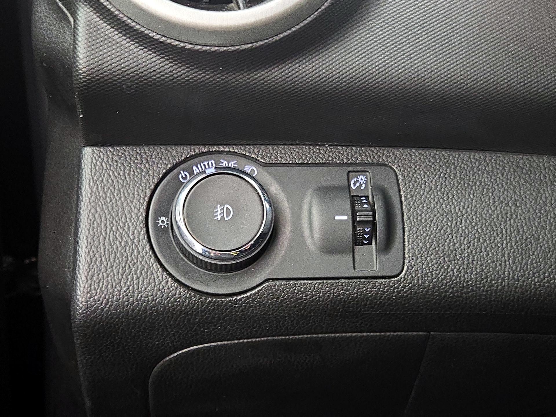 Thumbnail: 2017 Chevrolet Sonic - 13