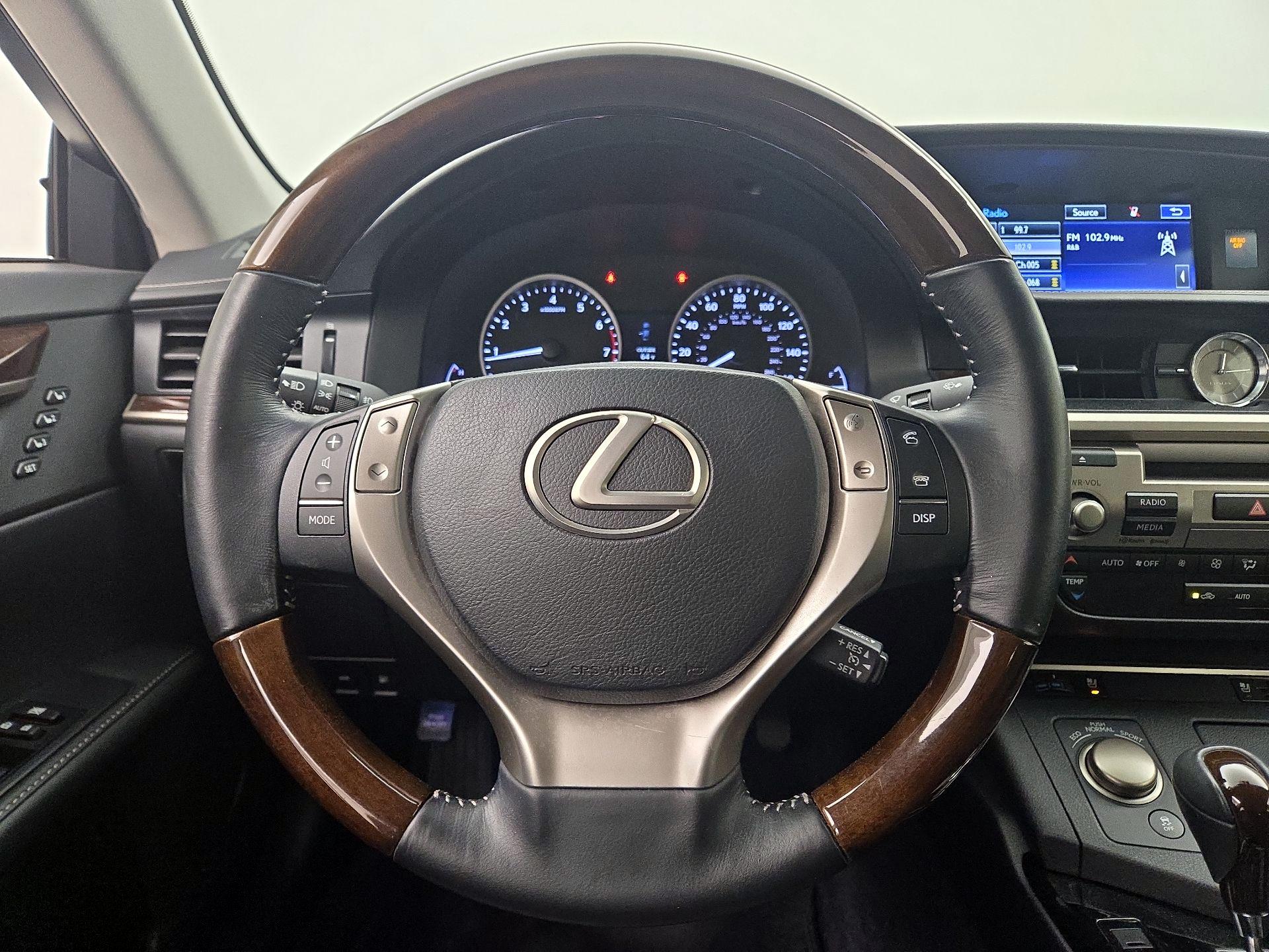 Thumbnail: 2015 Lexus ES - 10