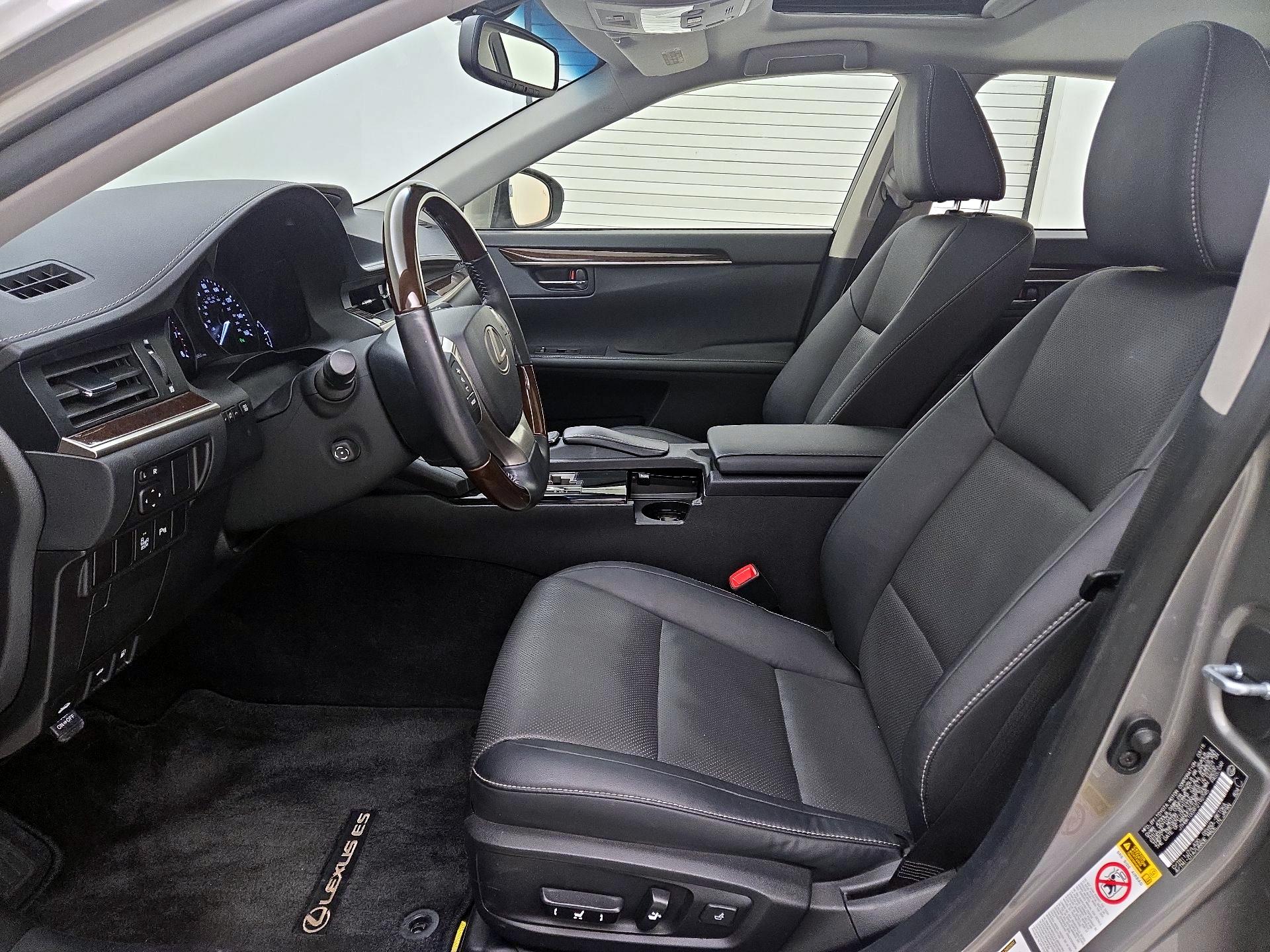 Thumbnail: 2015 Lexus ES - 11