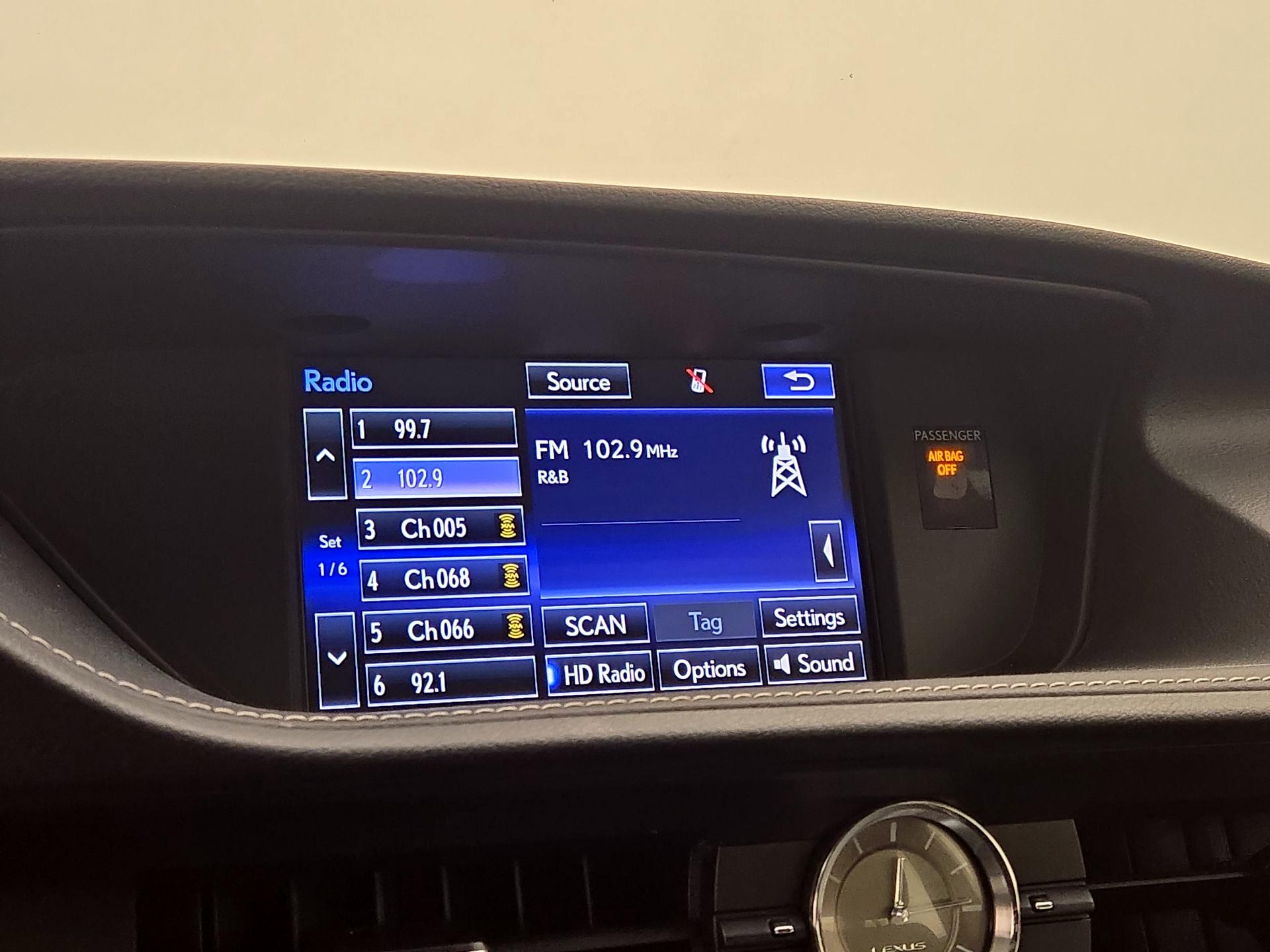 Thumbnail: 2015 Lexus ES - 15